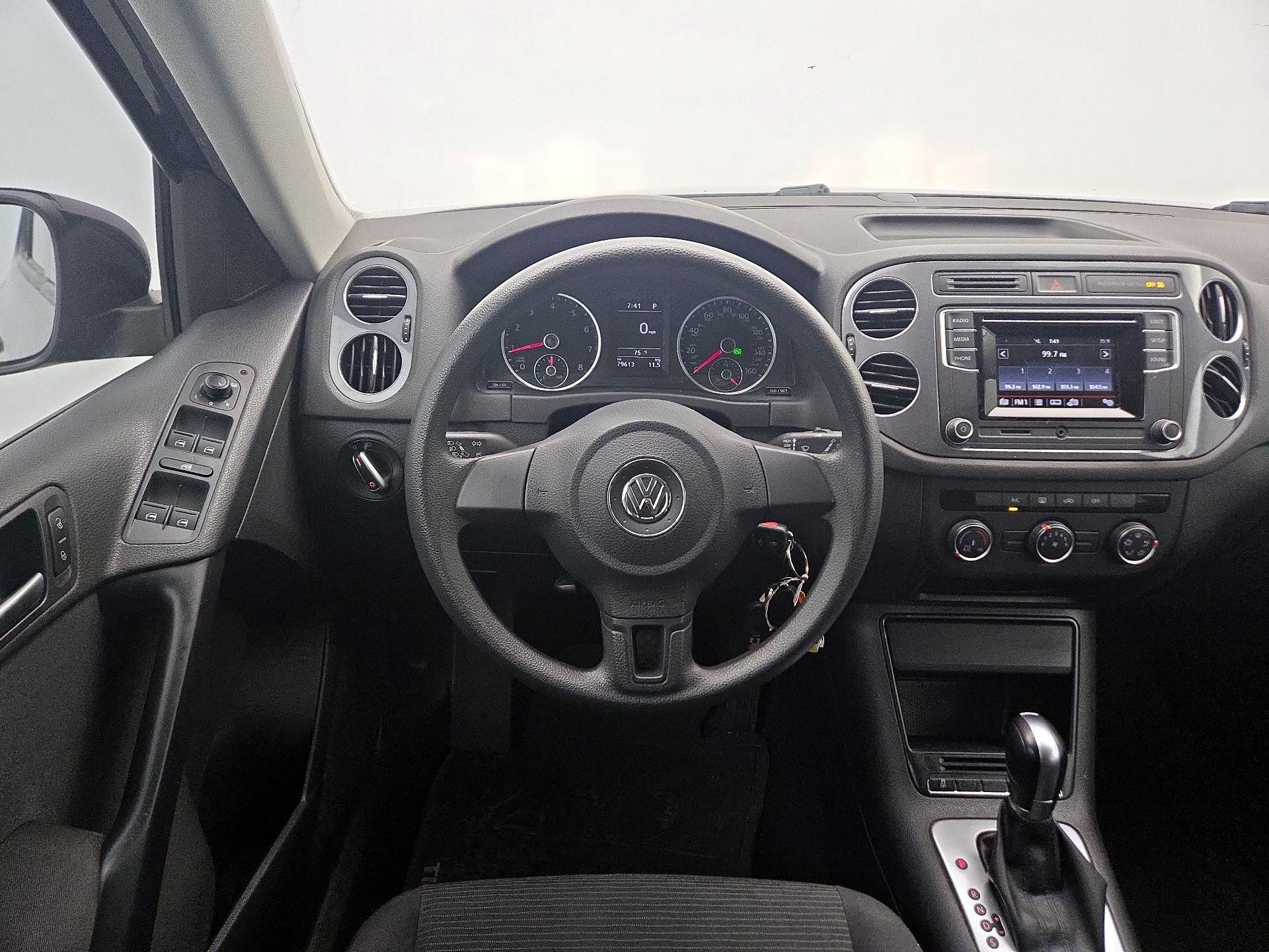 Thumbnail: 2018 Volkswagen Tiguan - 10