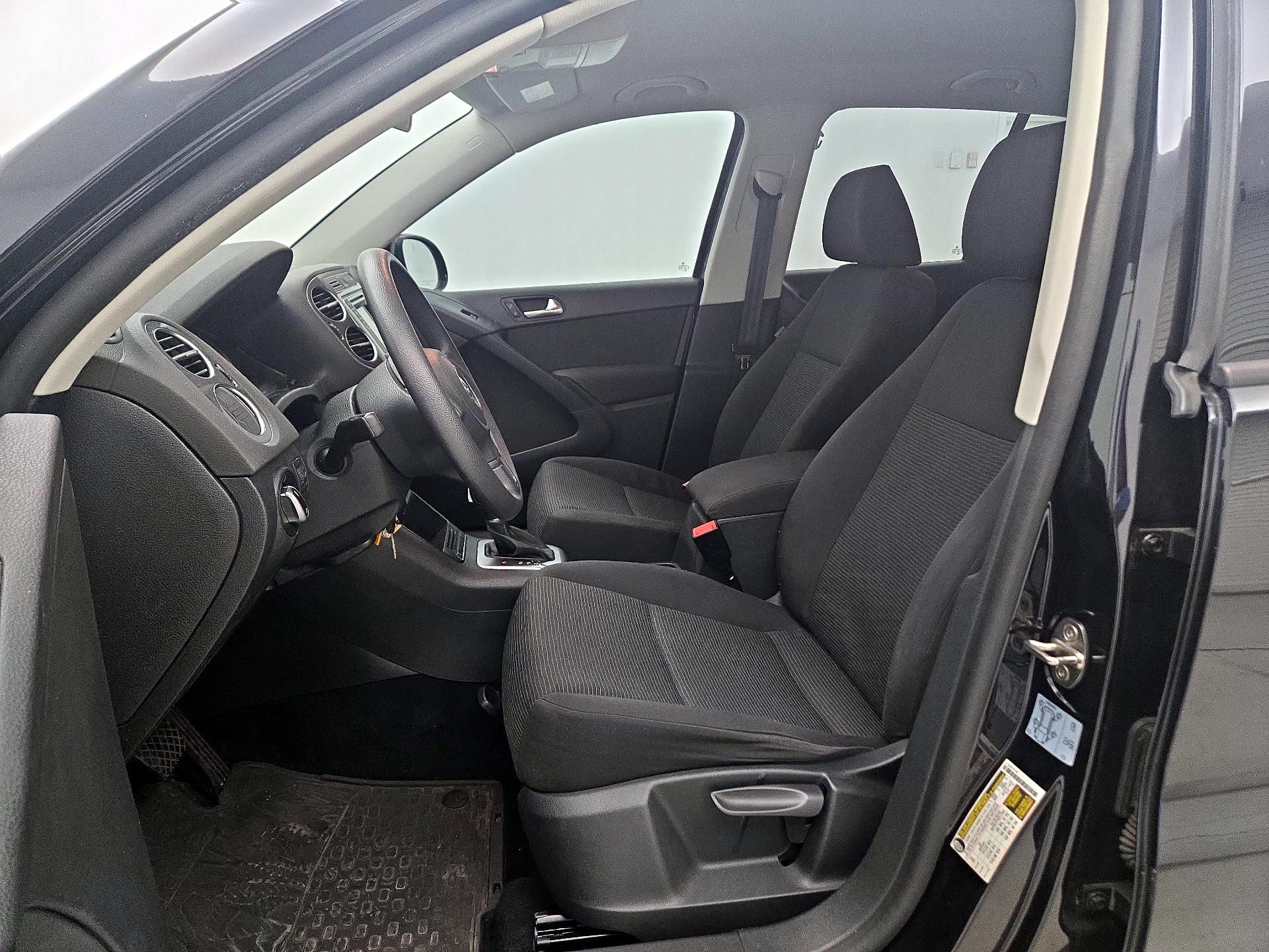 Thumbnail: 2018 Volkswagen Tiguan - 11