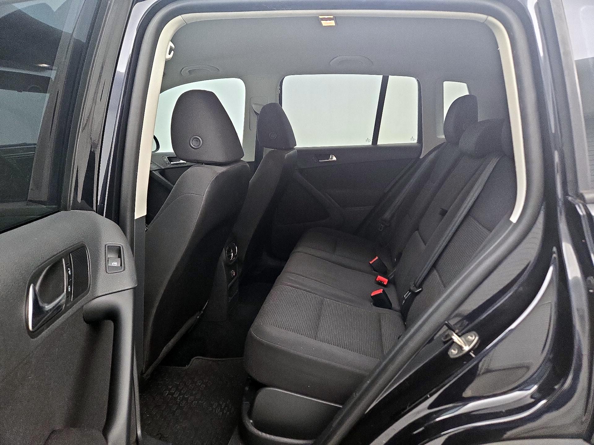 Thumbnail: 2018 Volkswagen Tiguan - 19