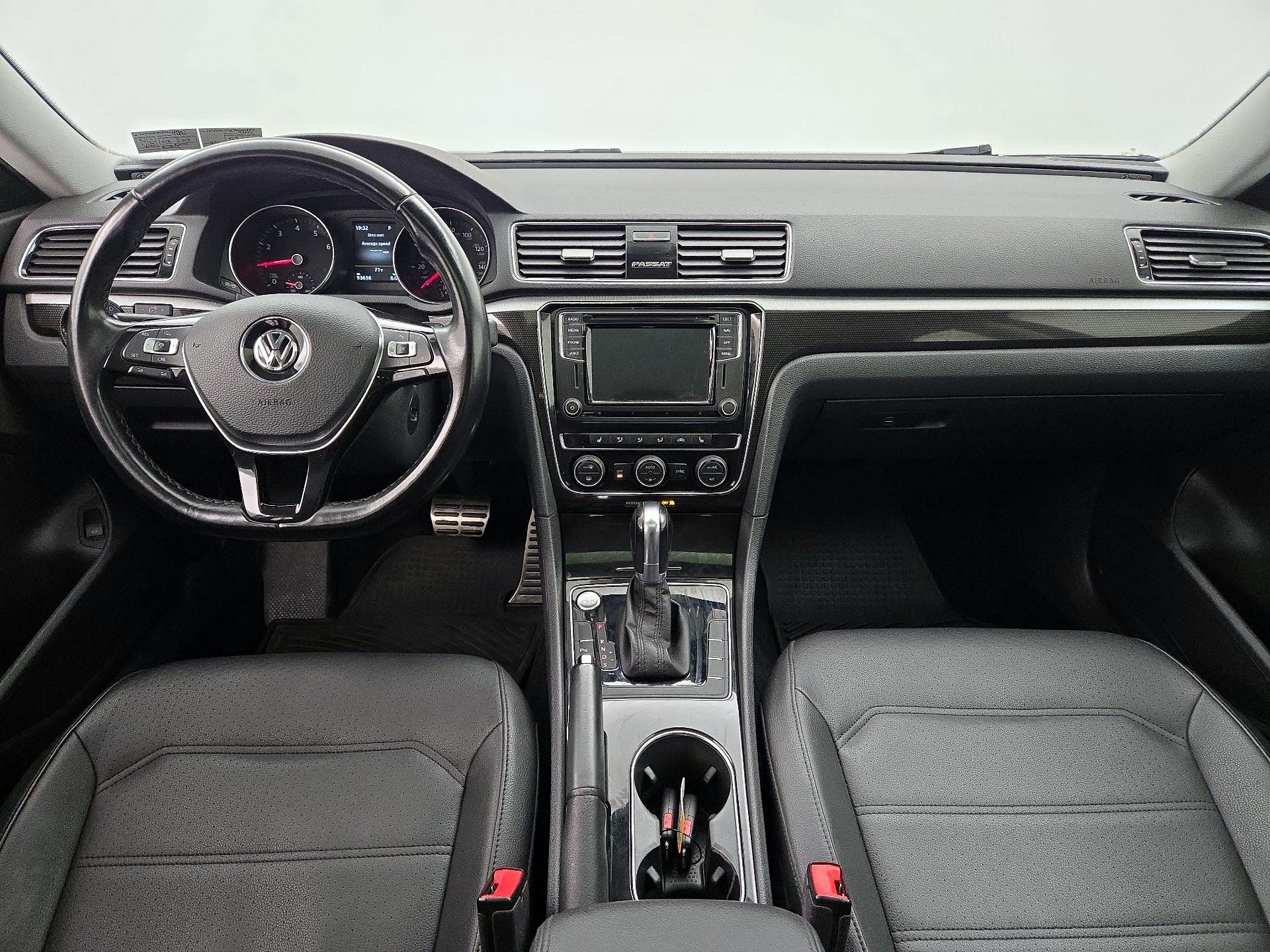 Thumbnail: 2019 Volkswagen Passat - 9