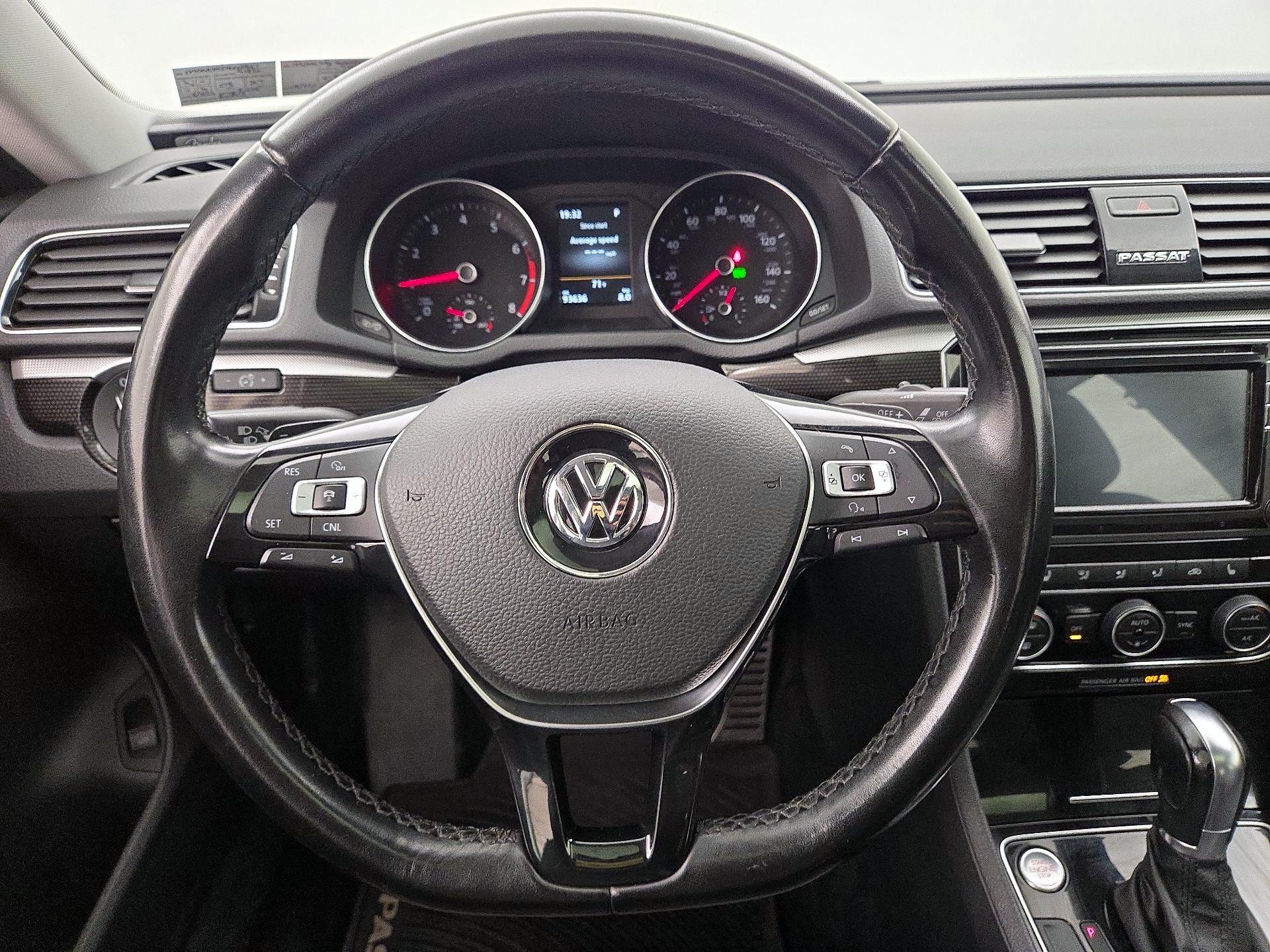 Thumbnail: 2019 Volkswagen Passat - 10