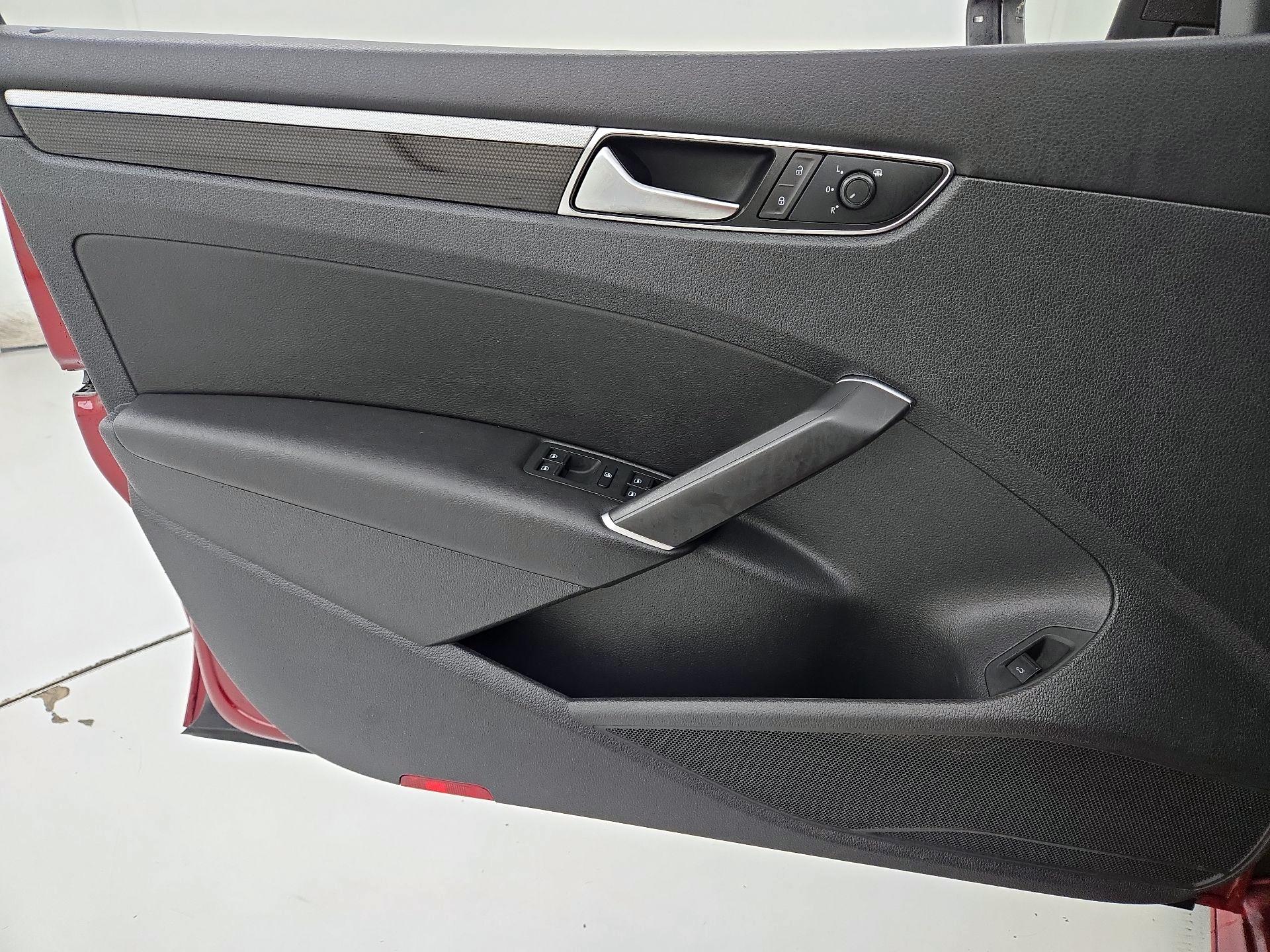 Thumbnail: 2019 Volkswagen Passat - 12