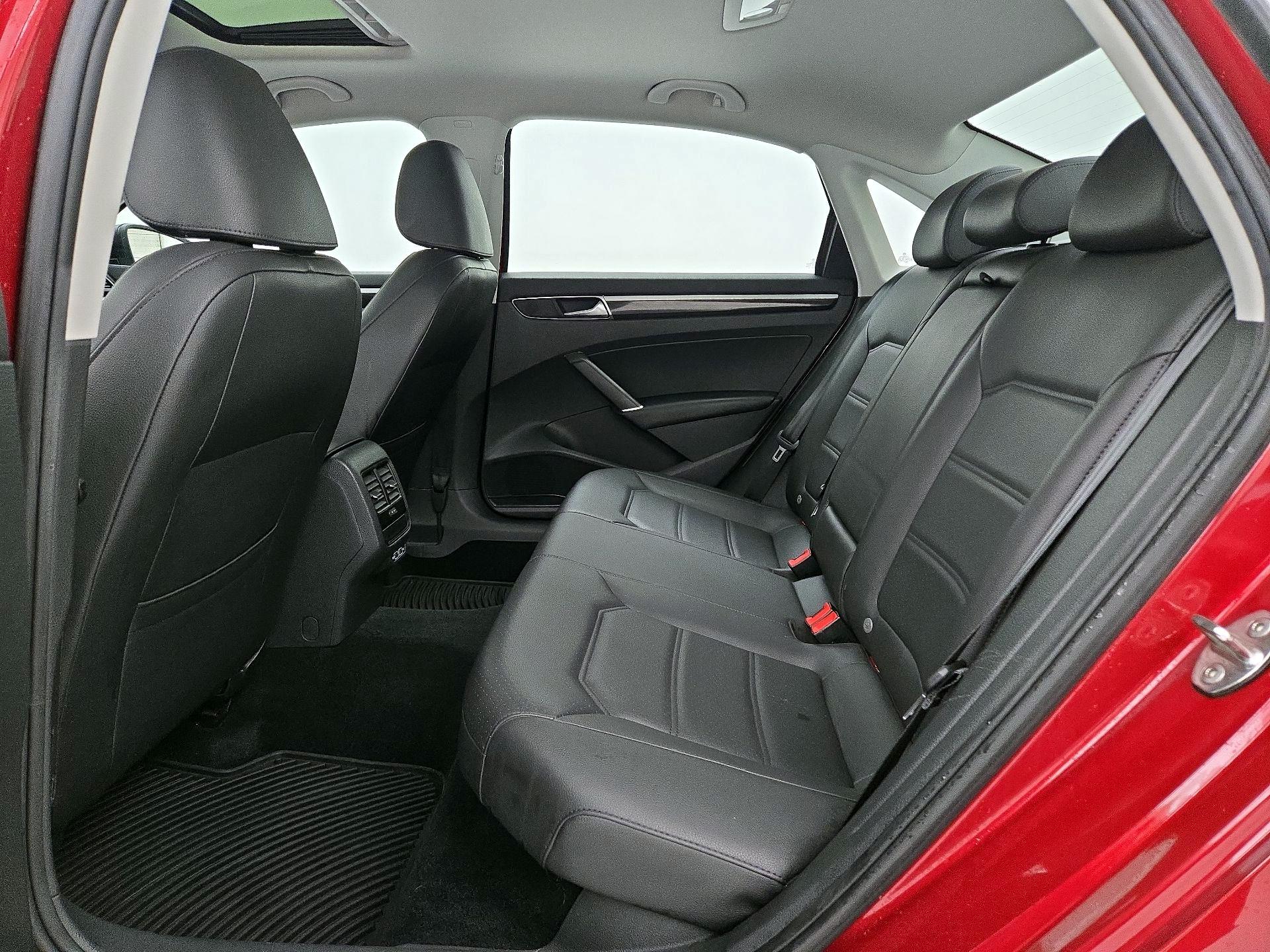 Thumbnail: 2019 Volkswagen Passat - 20