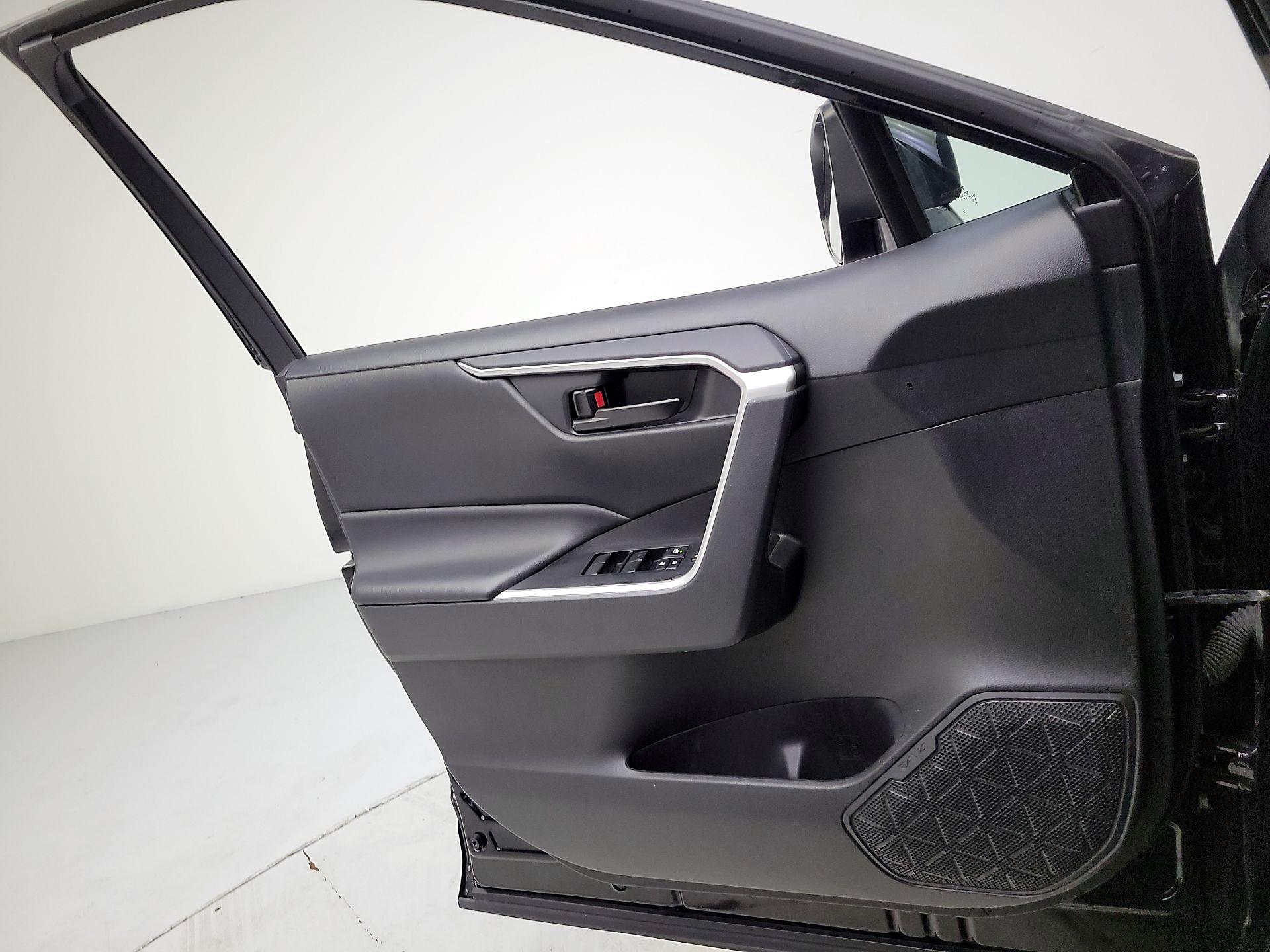 Thumbnail: 2023 Toyota RAV4 - 12