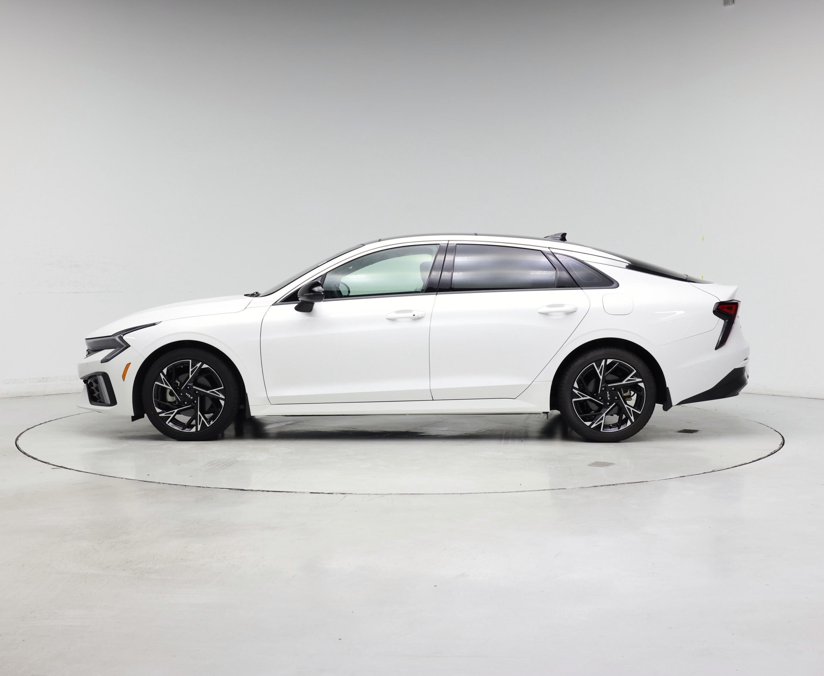 Thumbnail: 2025 Kia K5 - 3