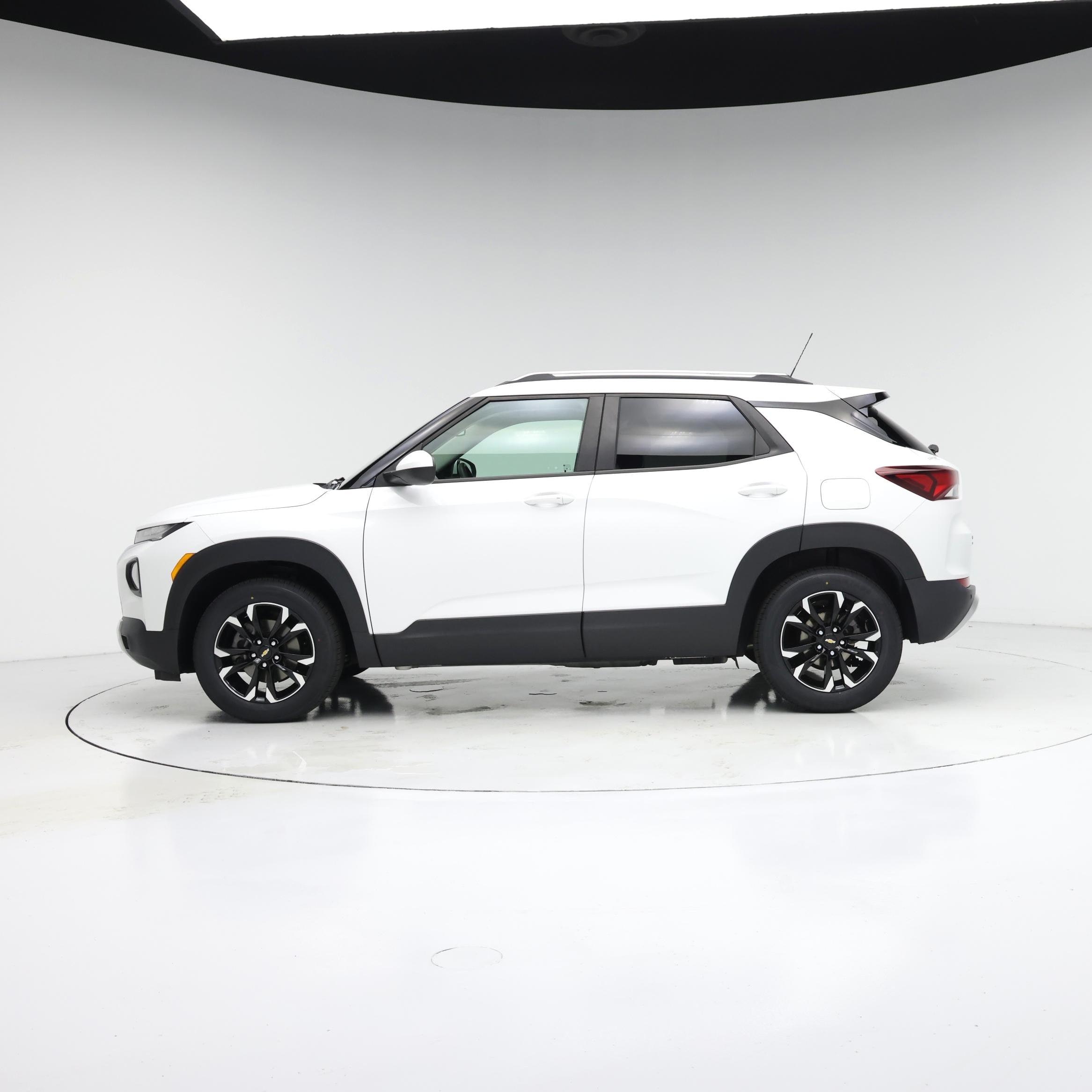 Thumbnail: 2021 Chevrolet TrailBlazer - 3