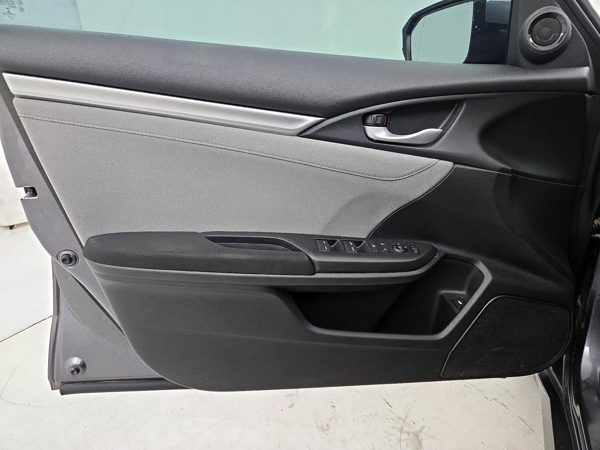 Thumbnail: 2016 Honda Civic - 12