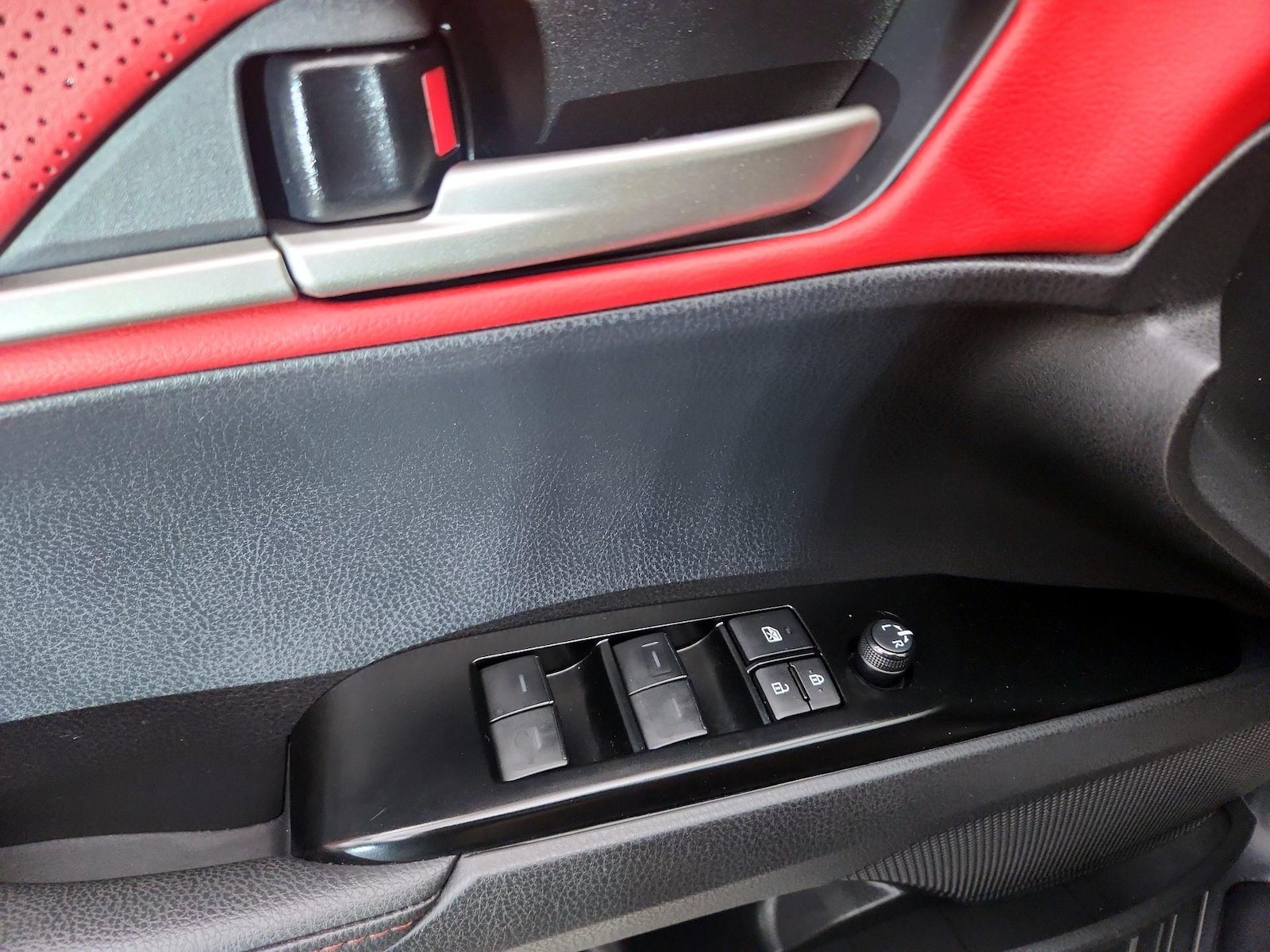 2025 Toyota Camry XSE - Photo 13