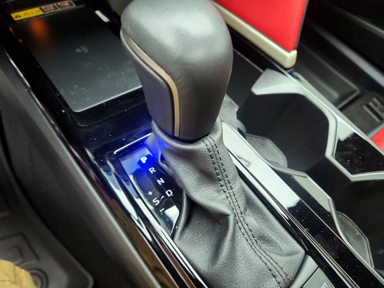 2025 Toyota Camry XSE - Photo 18