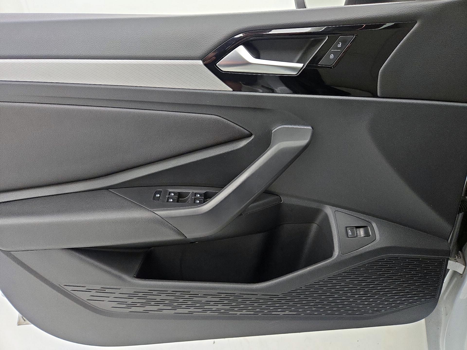 Thumbnail: 2019 Volkswagen Jetta - 12