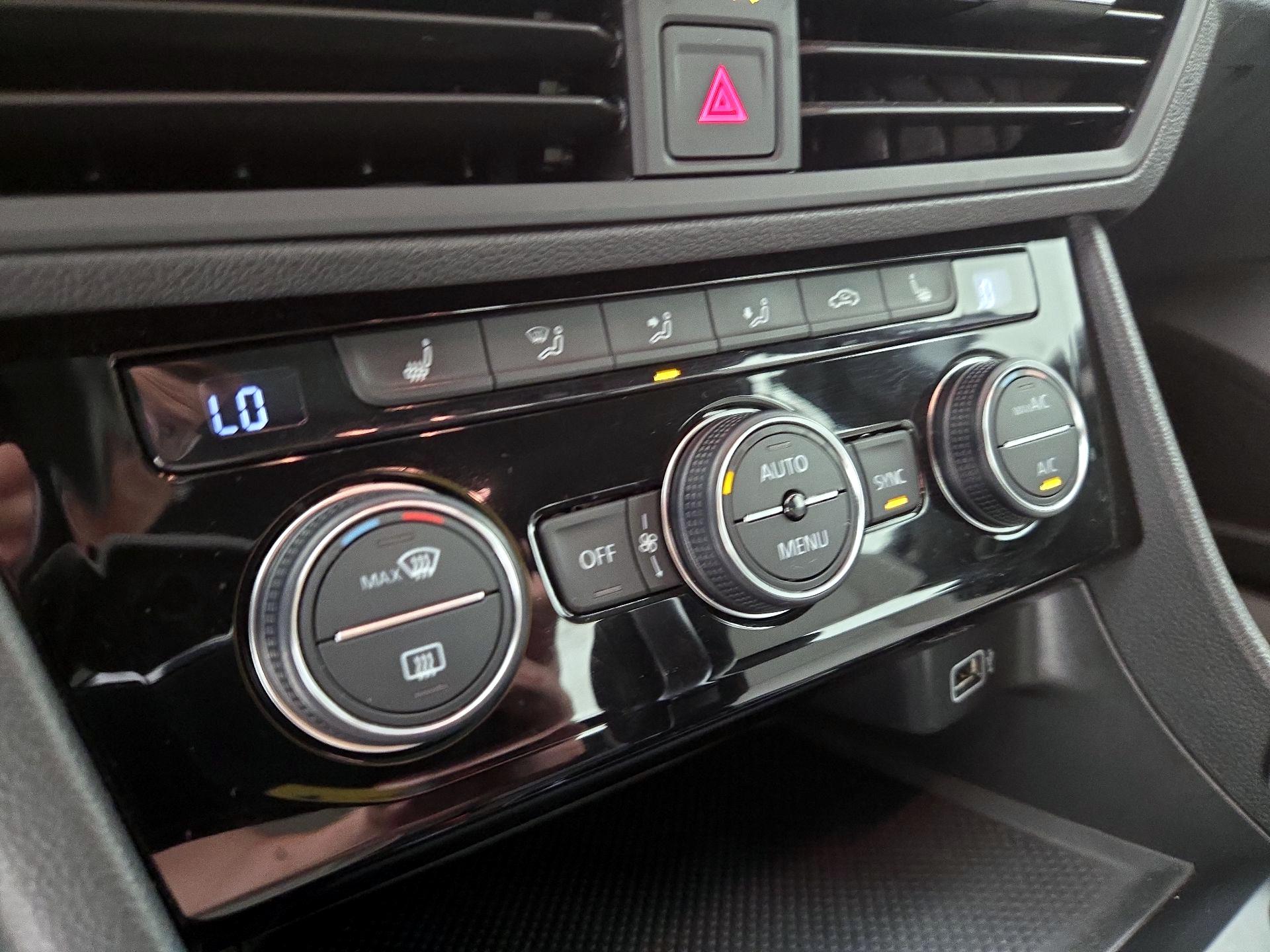 Thumbnail: 2019 Volkswagen Jetta - 15