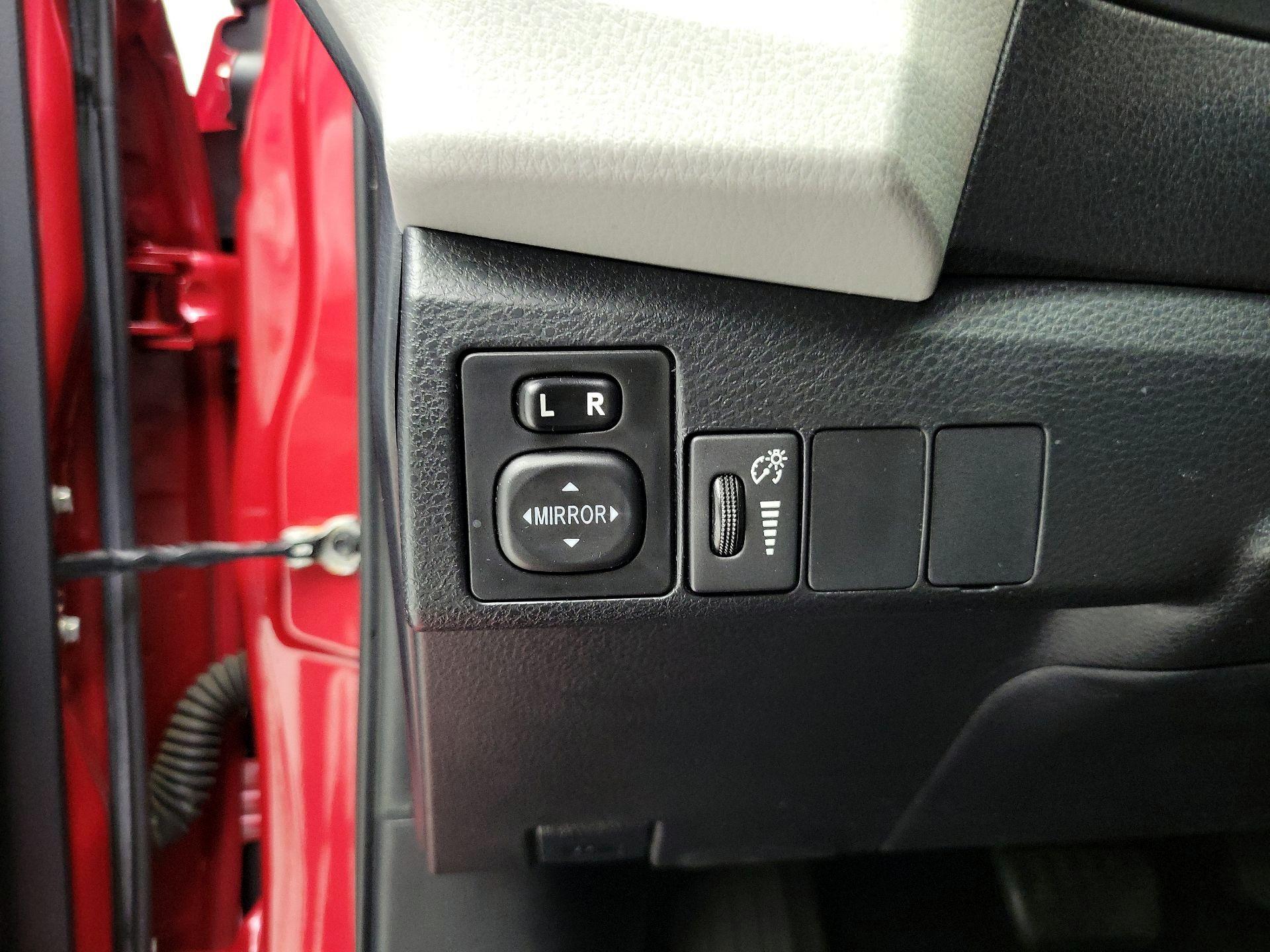 Thumbnail: 2014 Toyota Corolla - 13