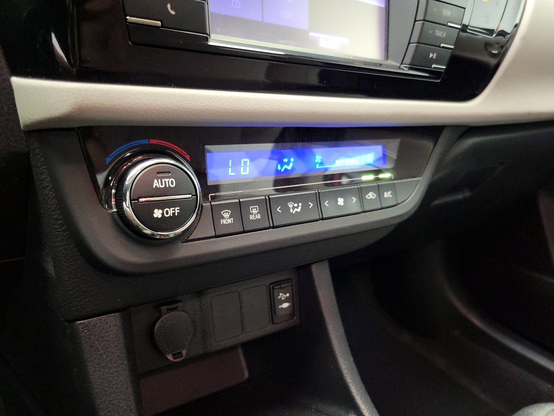 Thumbnail: 2014 Toyota Corolla - 16