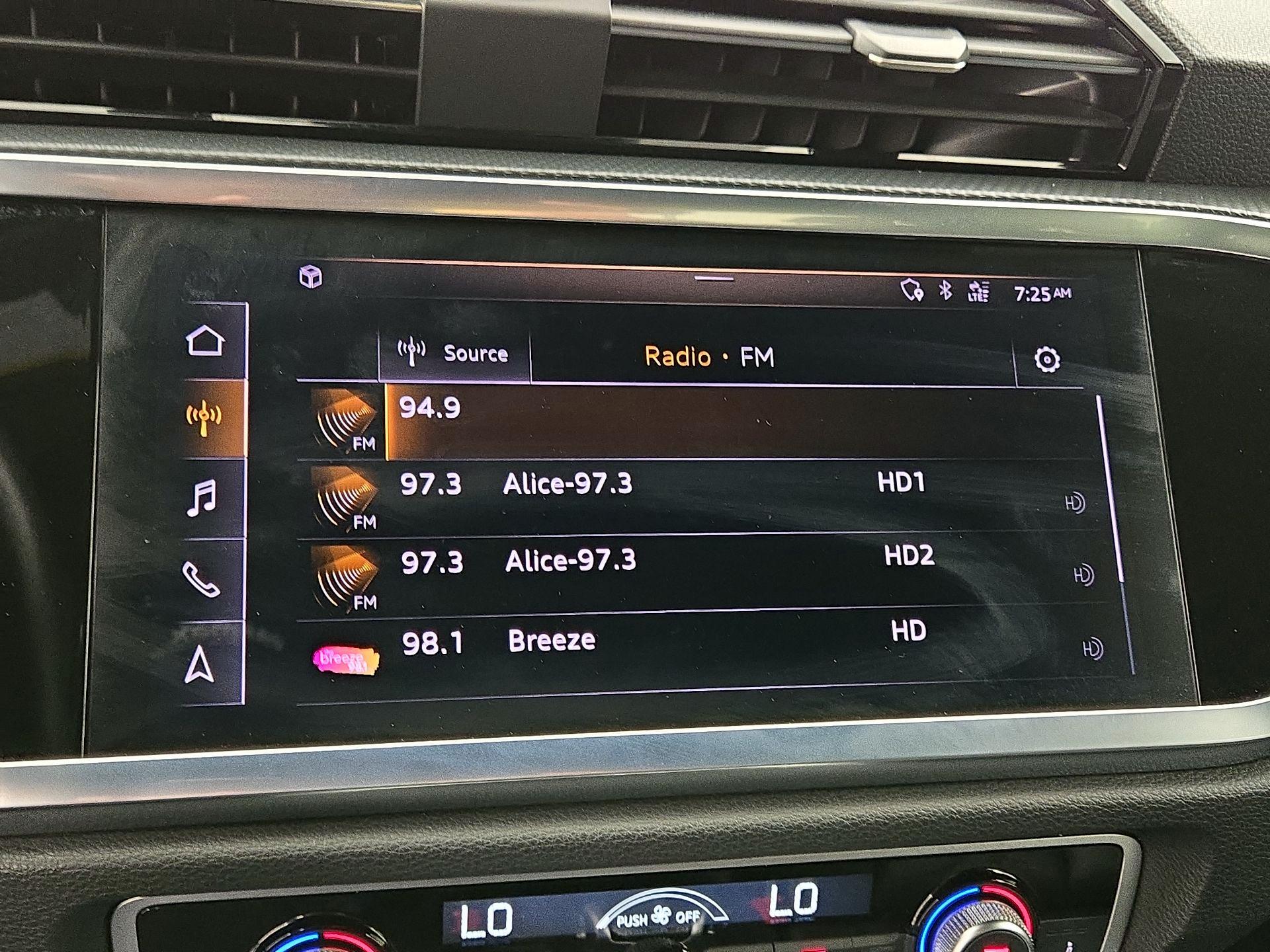 Thumbnail: 2021 Audi Q3 - 15