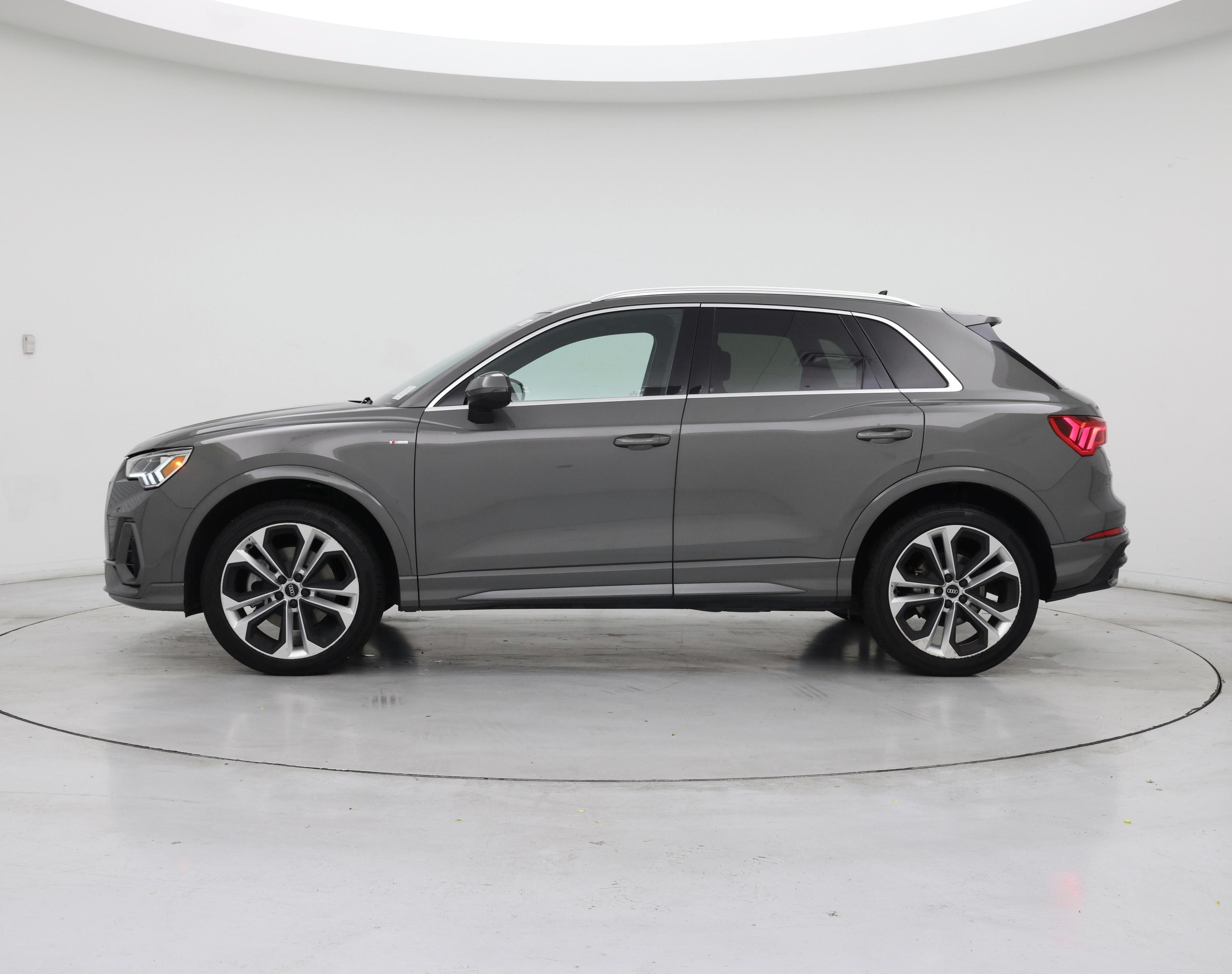 Thumbnail: 2021 Audi Q3 - 3