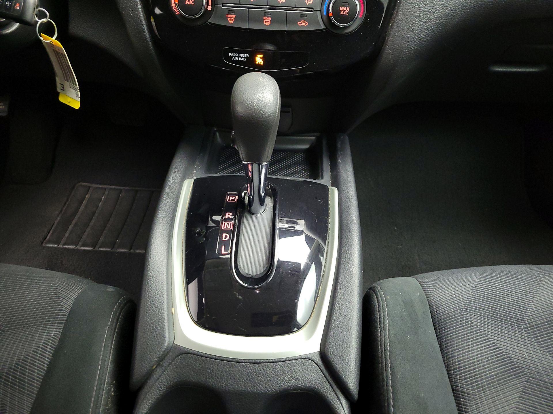 Thumbnail: 2016 Nissan Rogue - 17