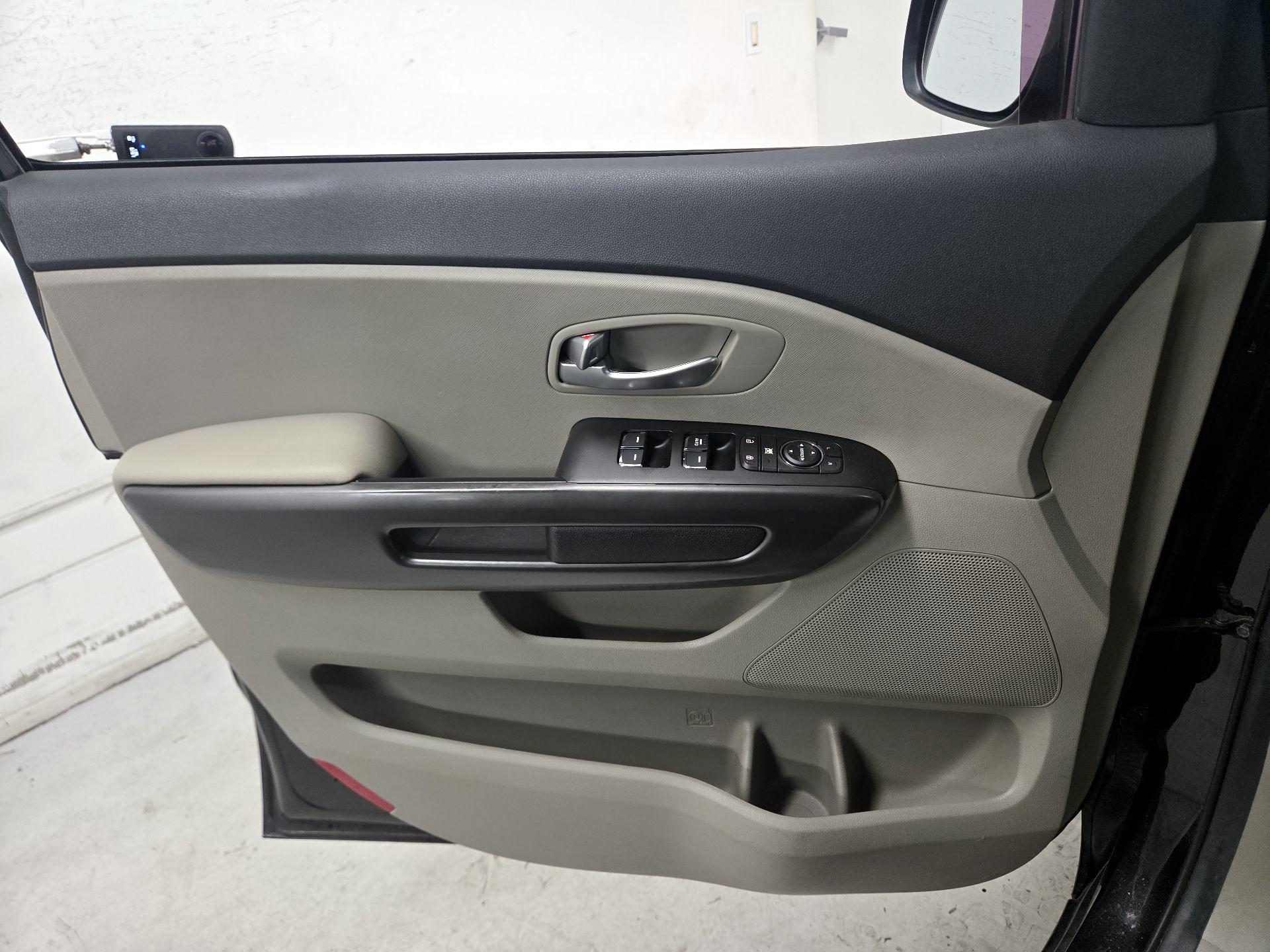 Thumbnail: 2019 Kia Sedona - 12