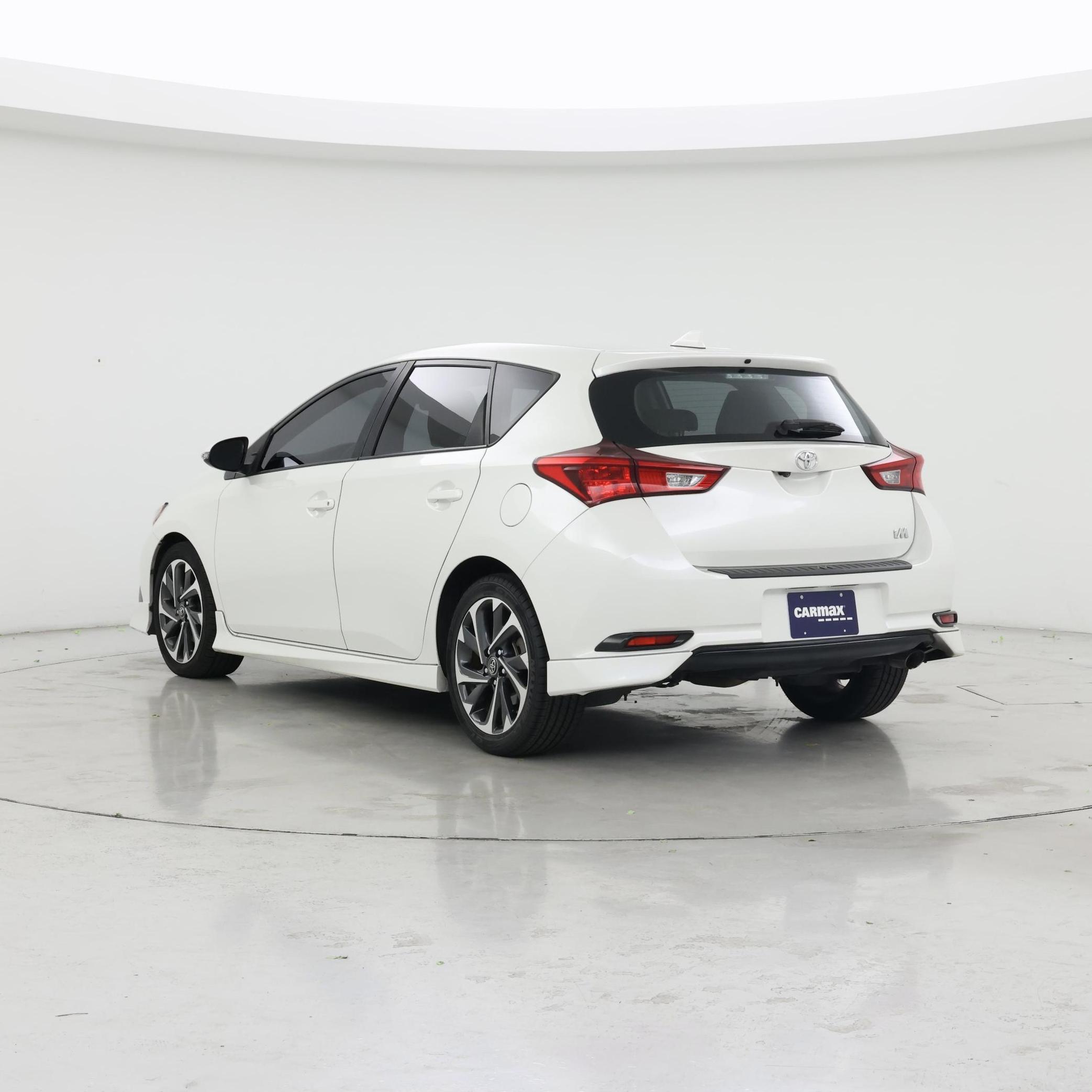 Thumbnail: 2017 Toyota Corolla iM - 2