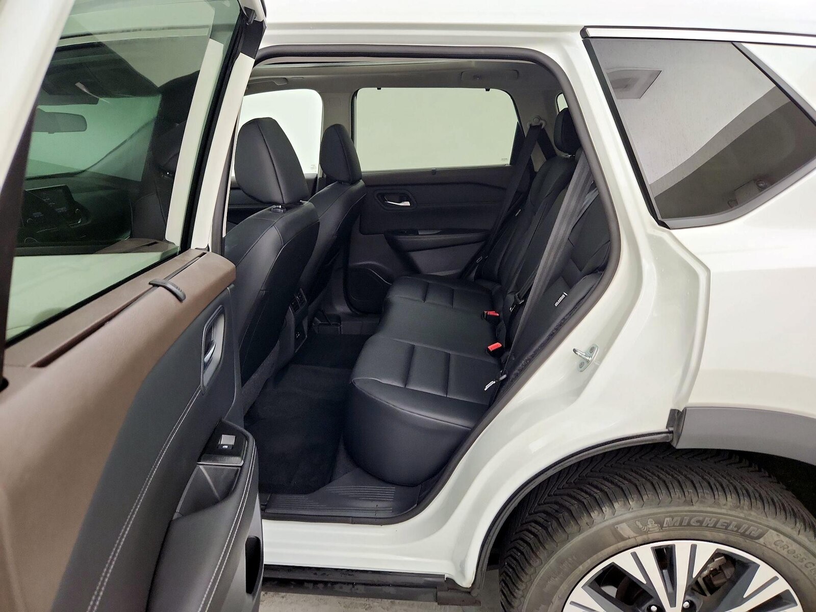 2023 Nissan Rogue SV - Photo 21
