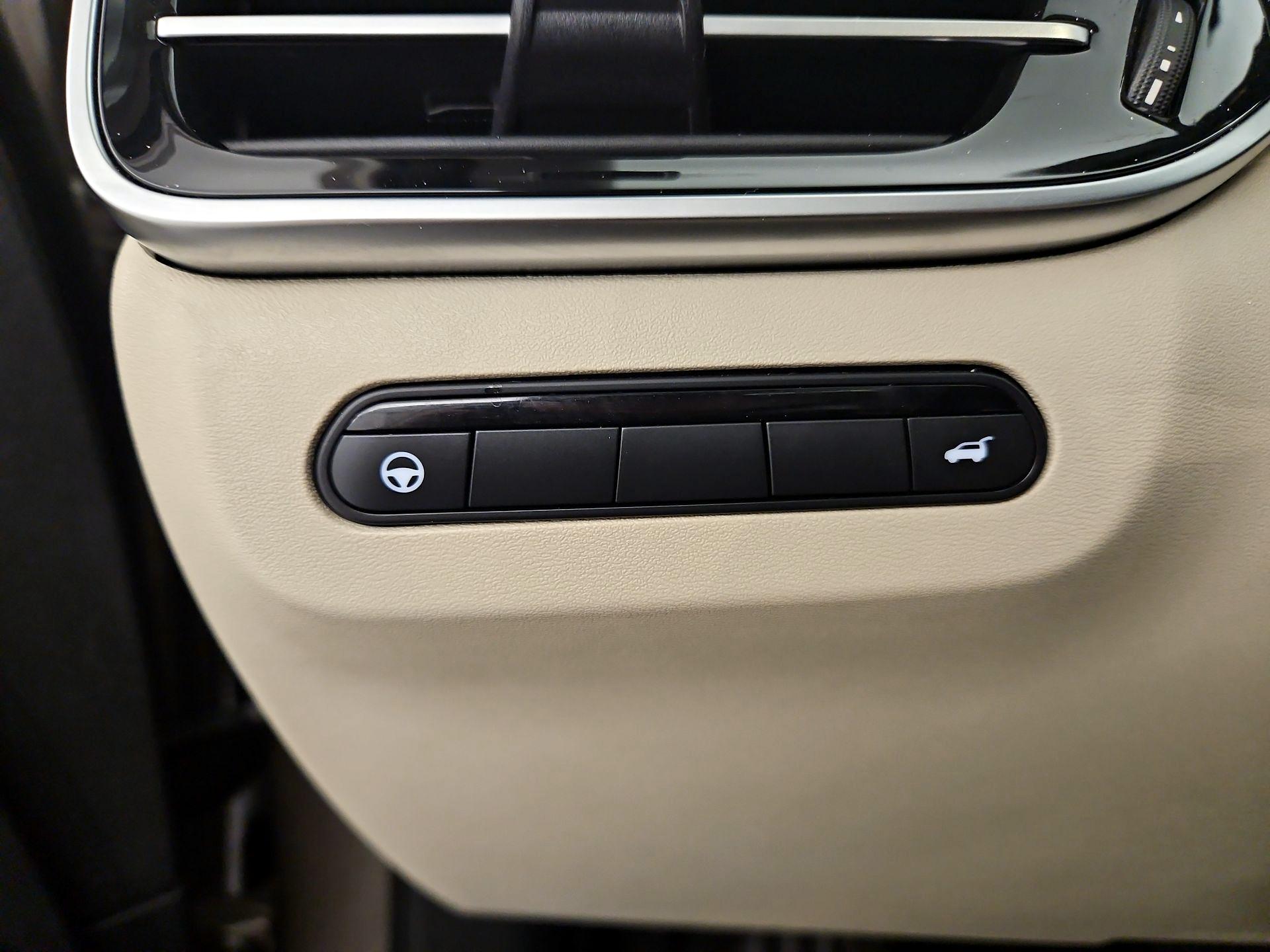 Thumbnail: 2023 INFINITI QX60 - 13