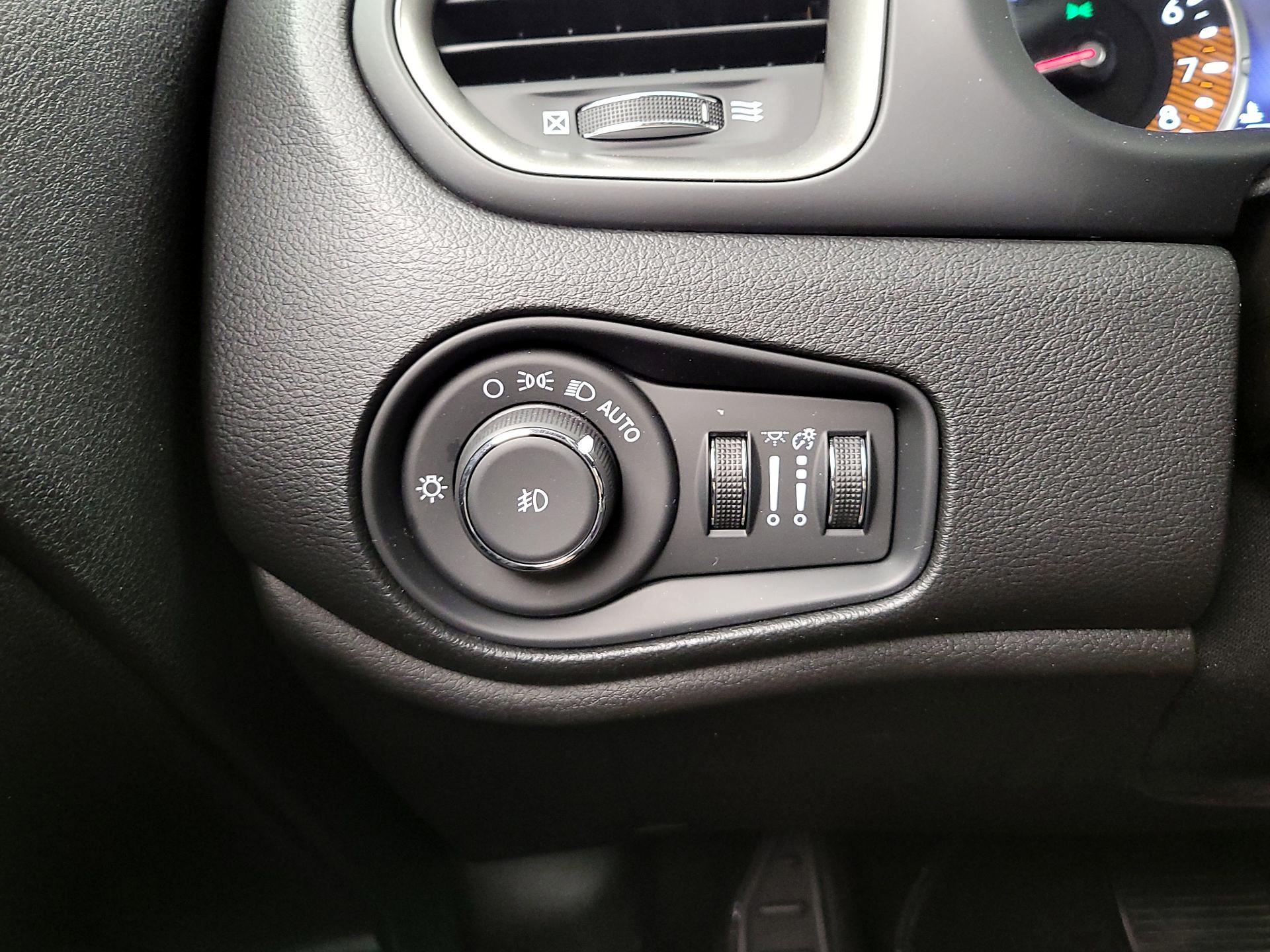 Thumbnail: 2020 Jeep Renegade - 13