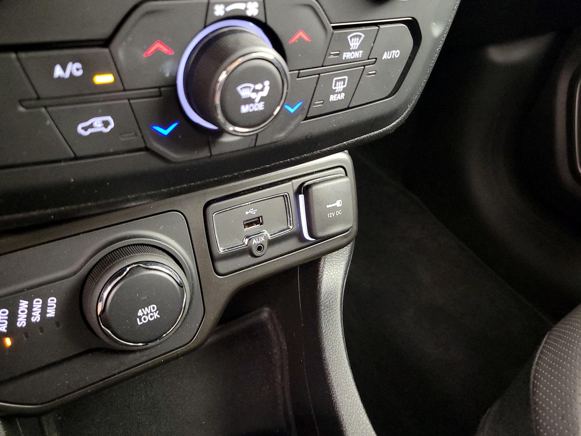 Thumbnail: 2020 Jeep Renegade - 19
