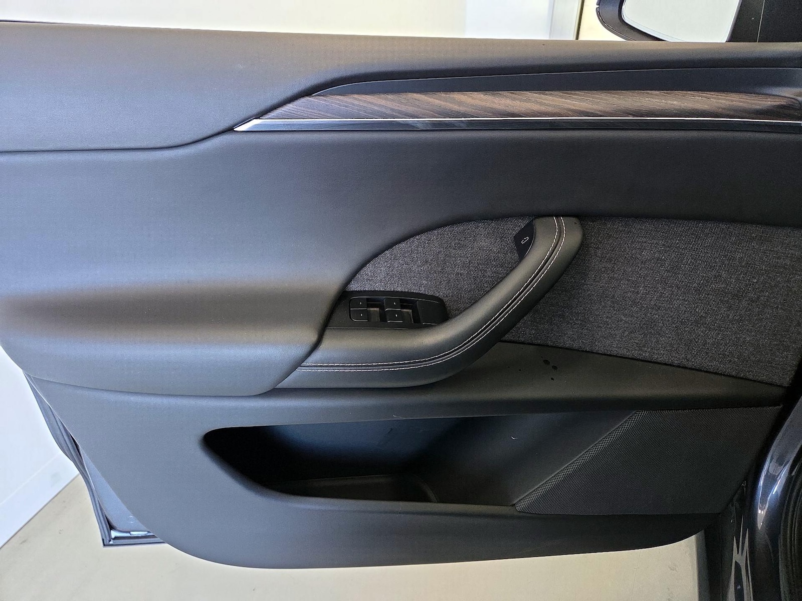 2022 Tesla Model X Long Range - Photo 13
