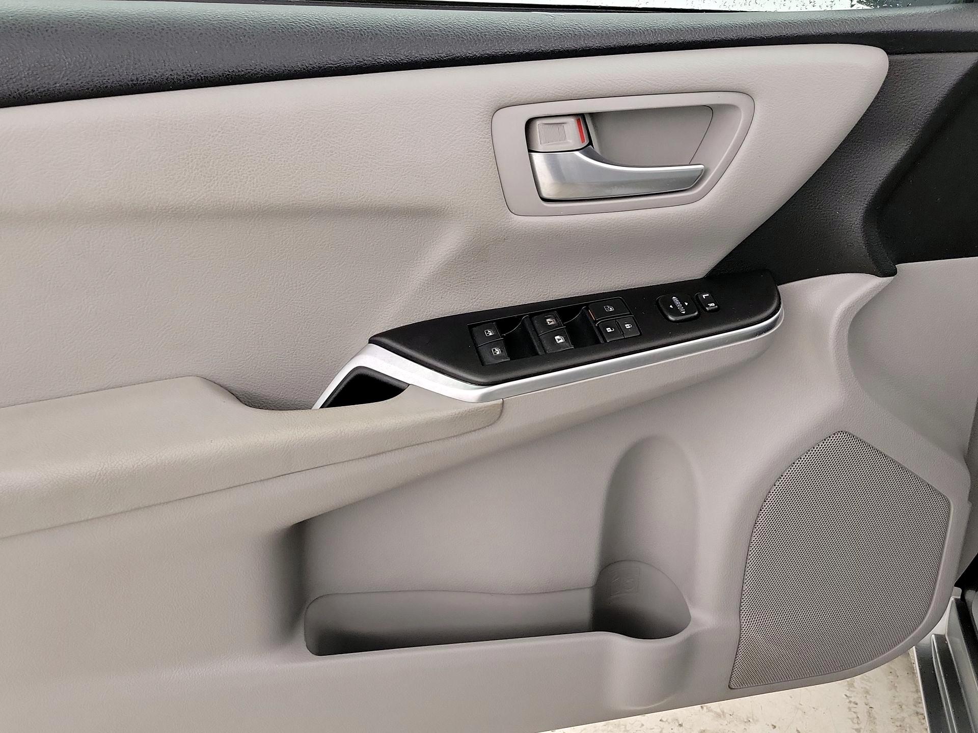 Thumbnail: 2017 Toyota Camry - 12
