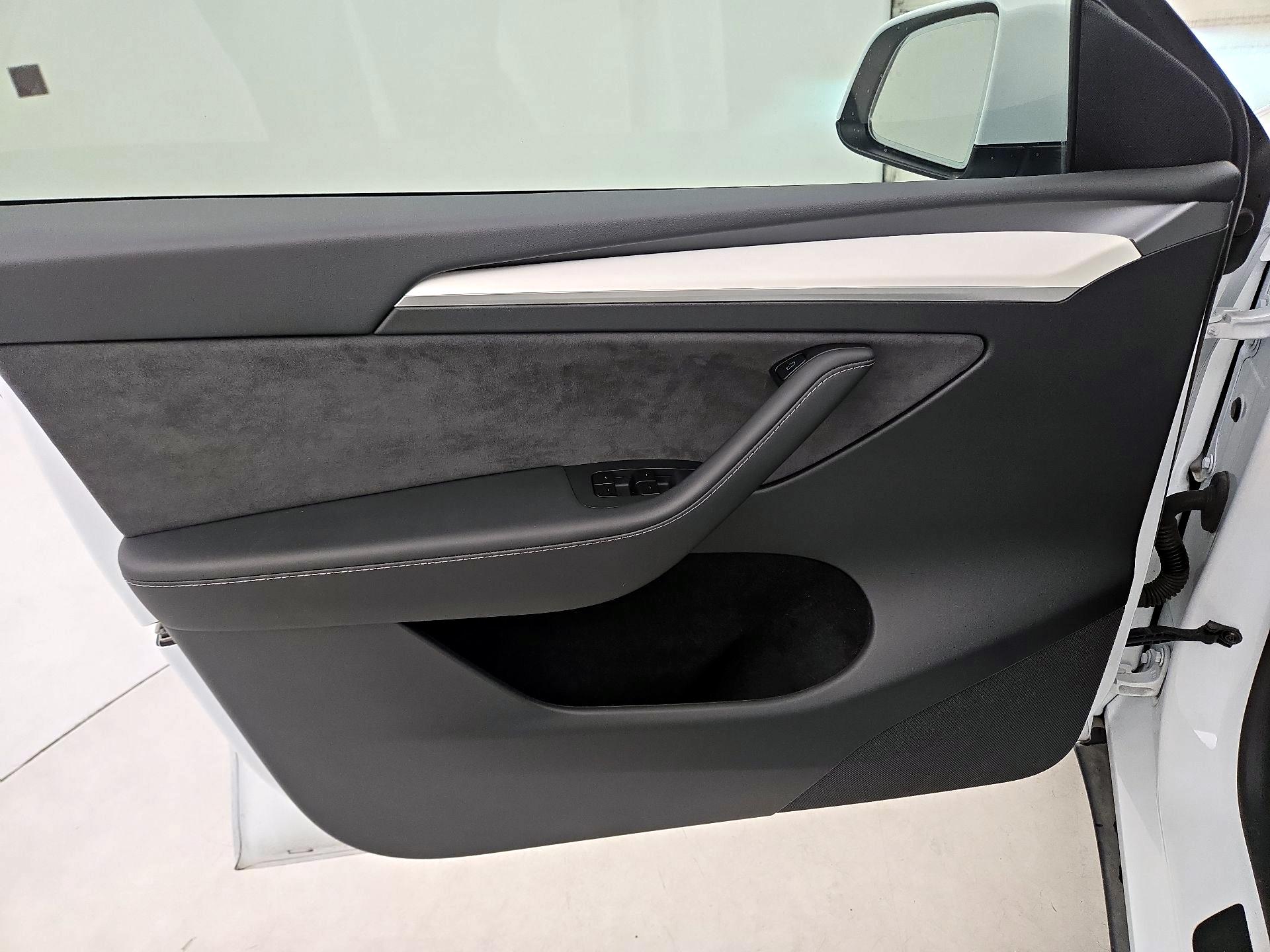 Thumbnail: 2025 Tesla Model Y - 12