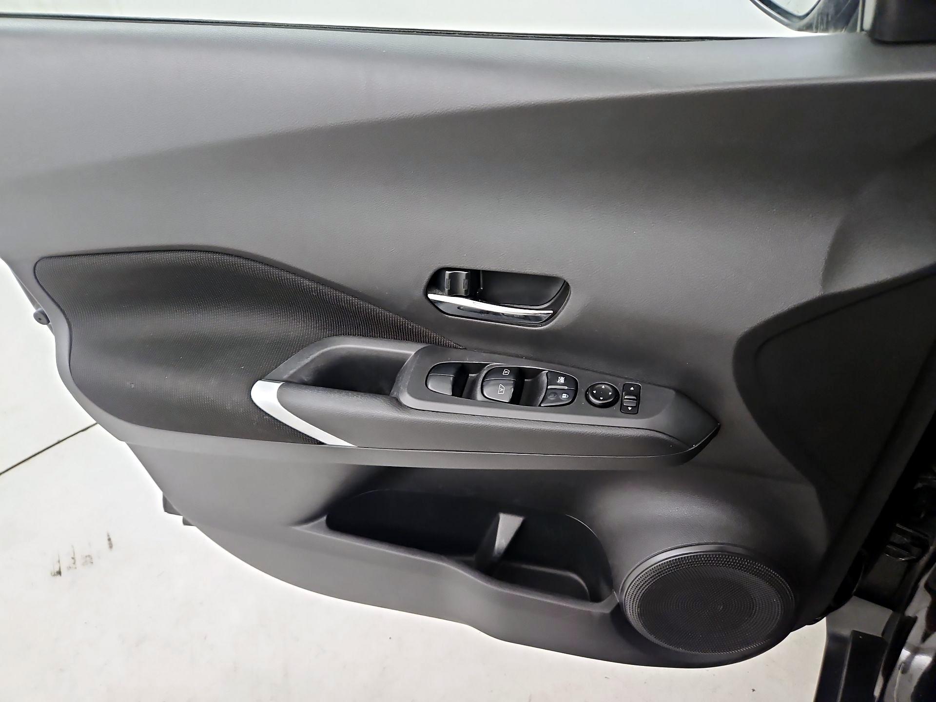 Thumbnail: 2021 Nissan Kicks - 12