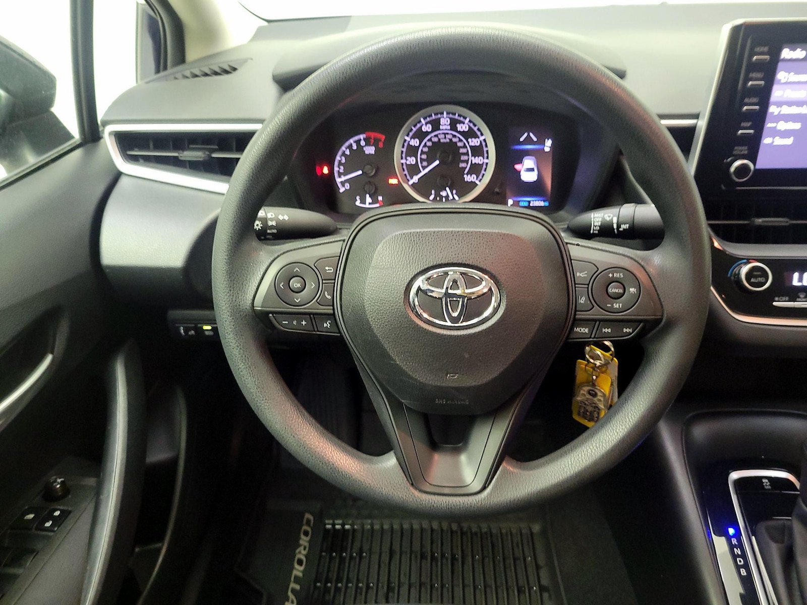 2020 Toyota Corolla LE - Photo 11