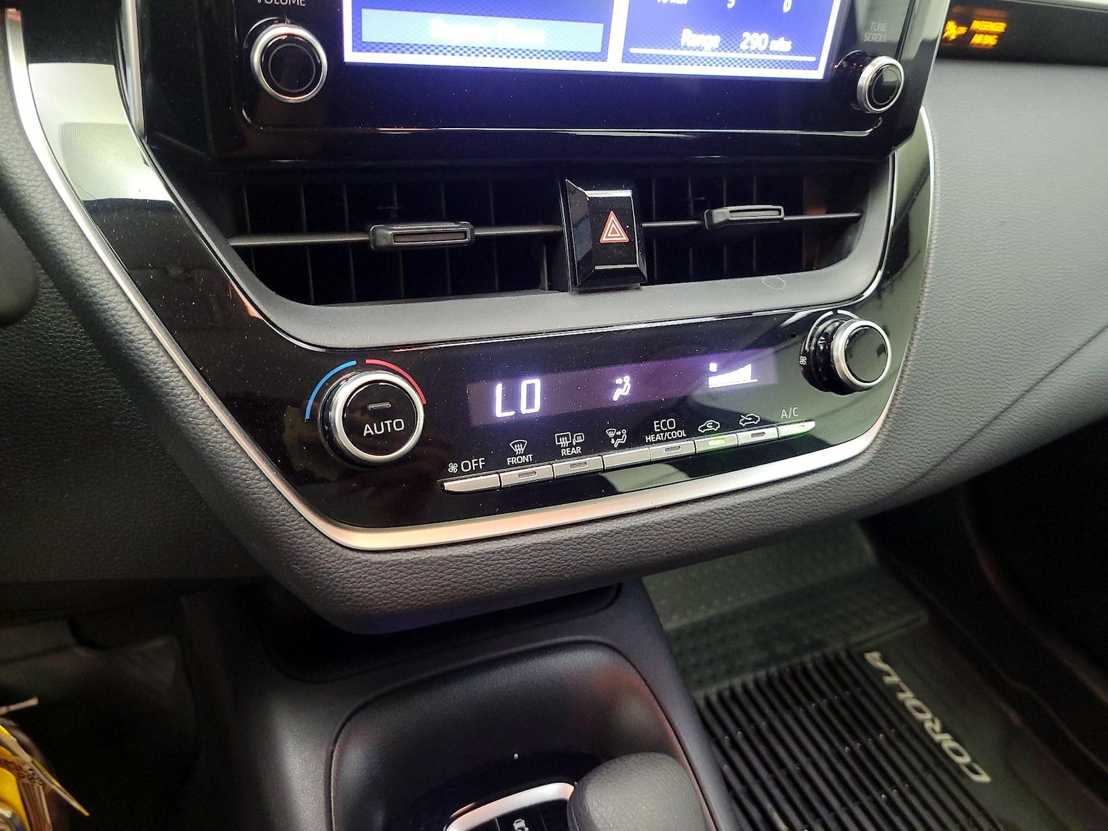 2020 Toyota Corolla LE - Photo 17