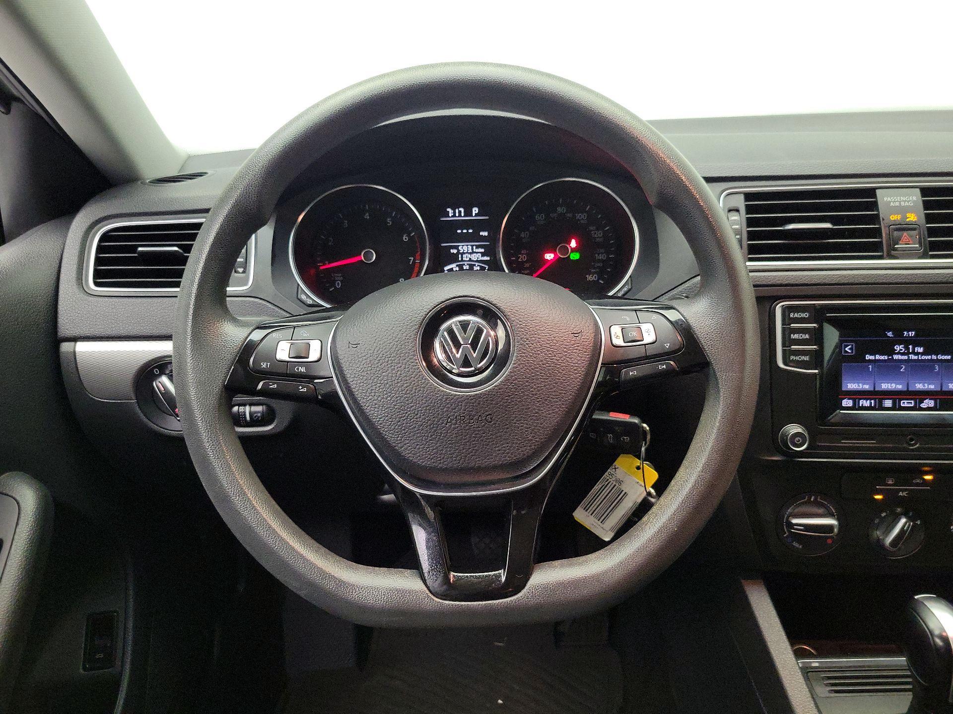 Thumbnail: 2017 Volkswagen Jetta - 10
