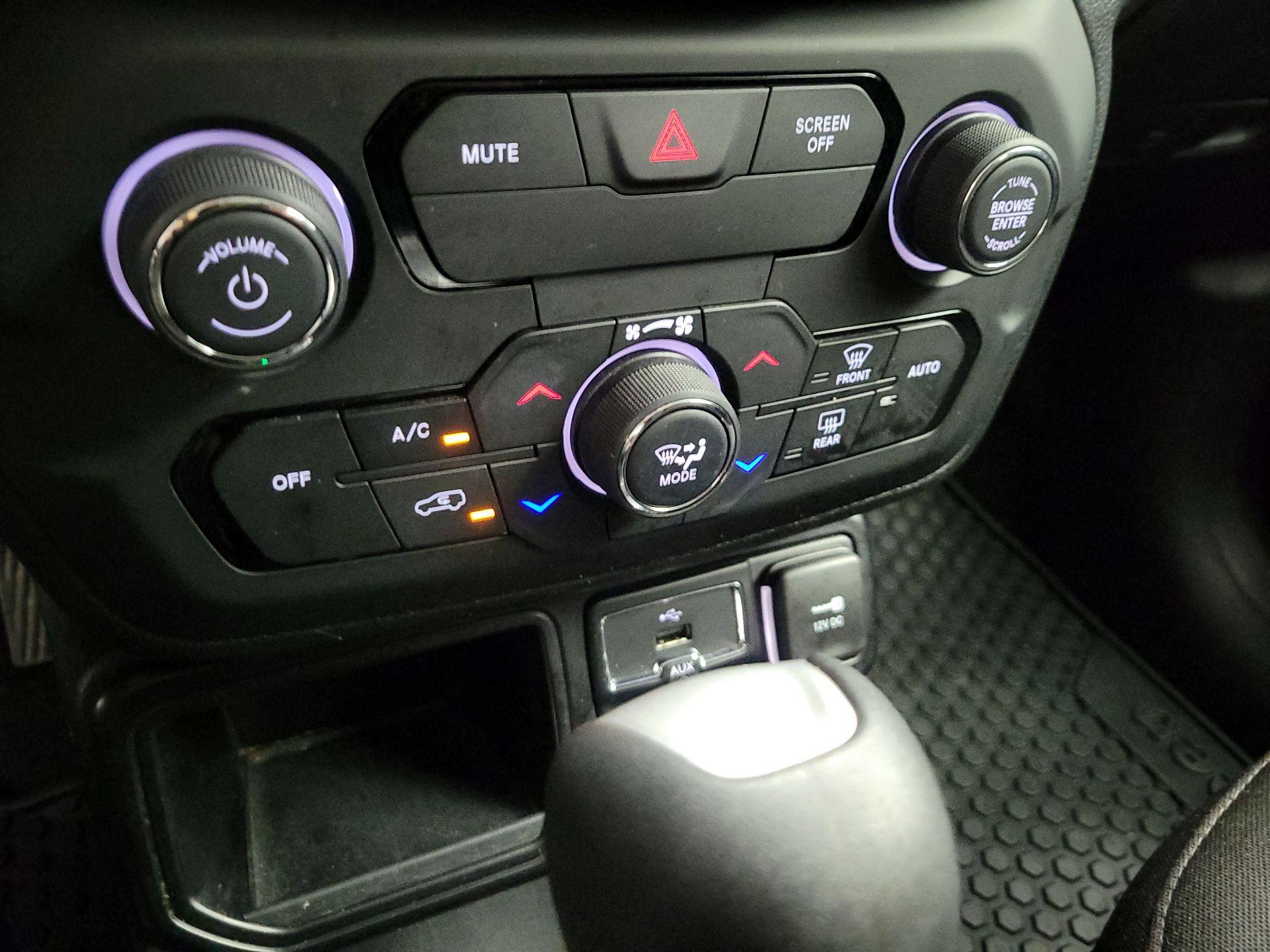 Thumbnail: 2018 Jeep Renegade - 15