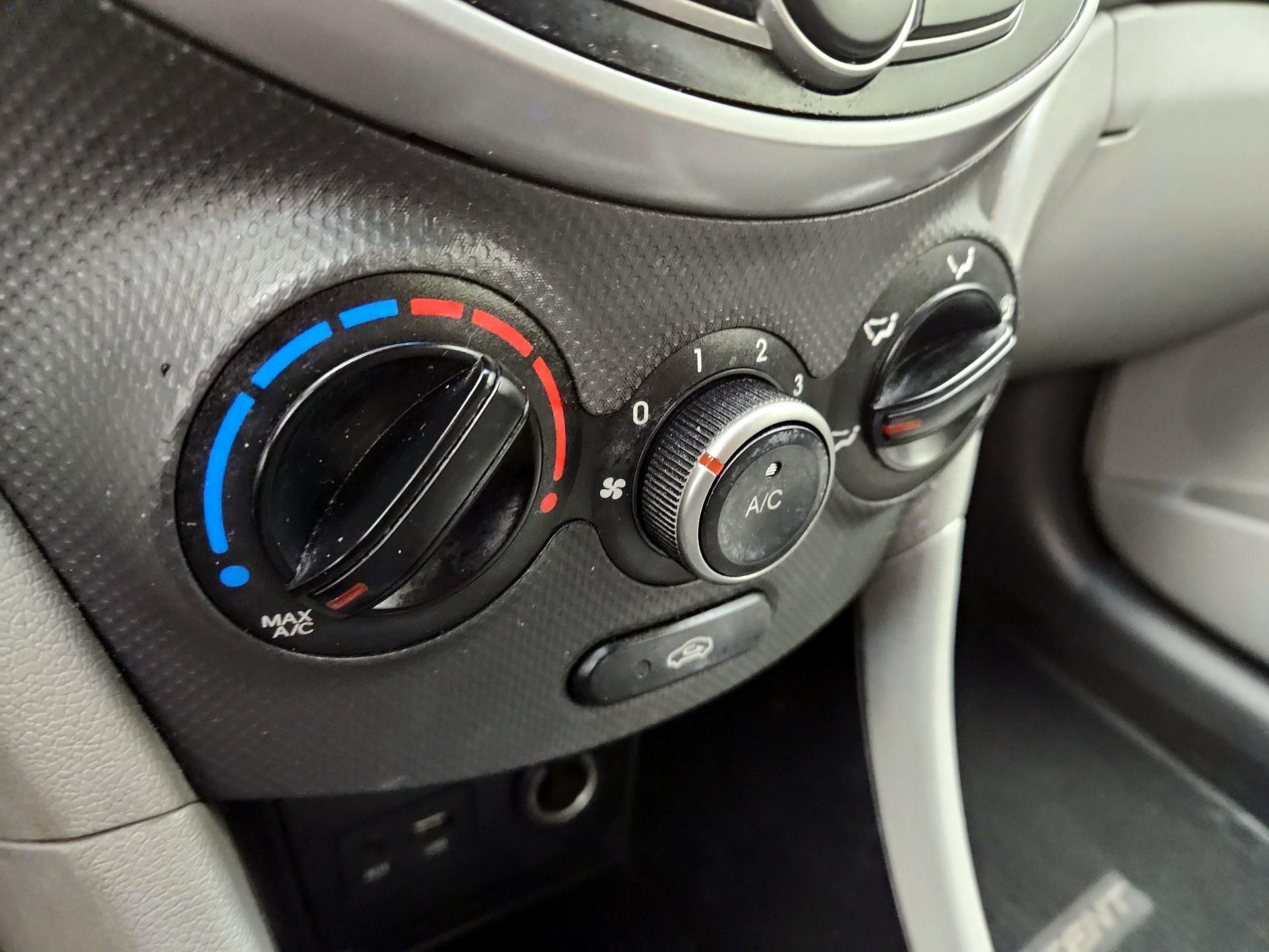 Thumbnail: 2016 Hyundai Accent - 15