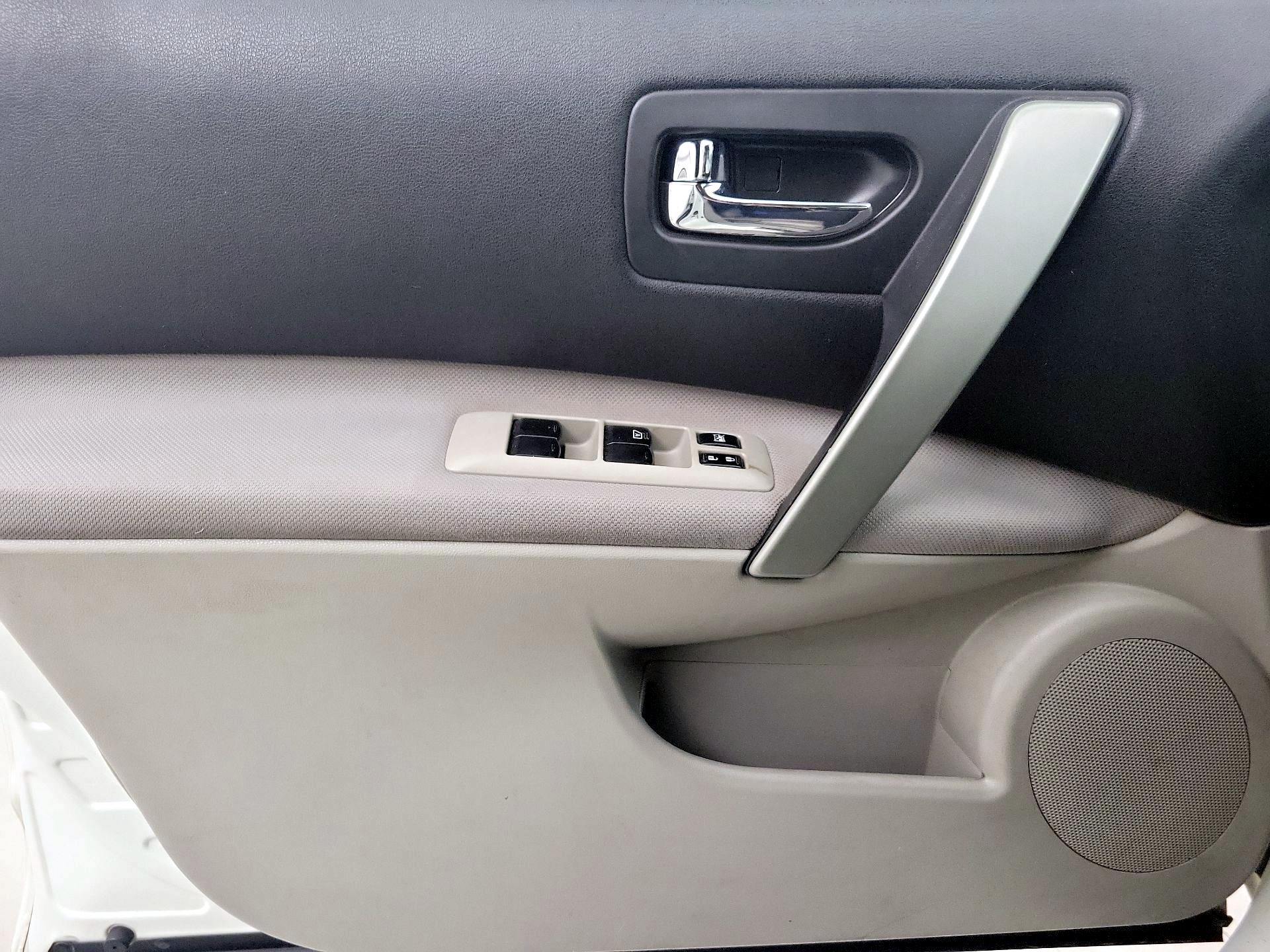 Thumbnail: 2015 Nissan Rogue - 12