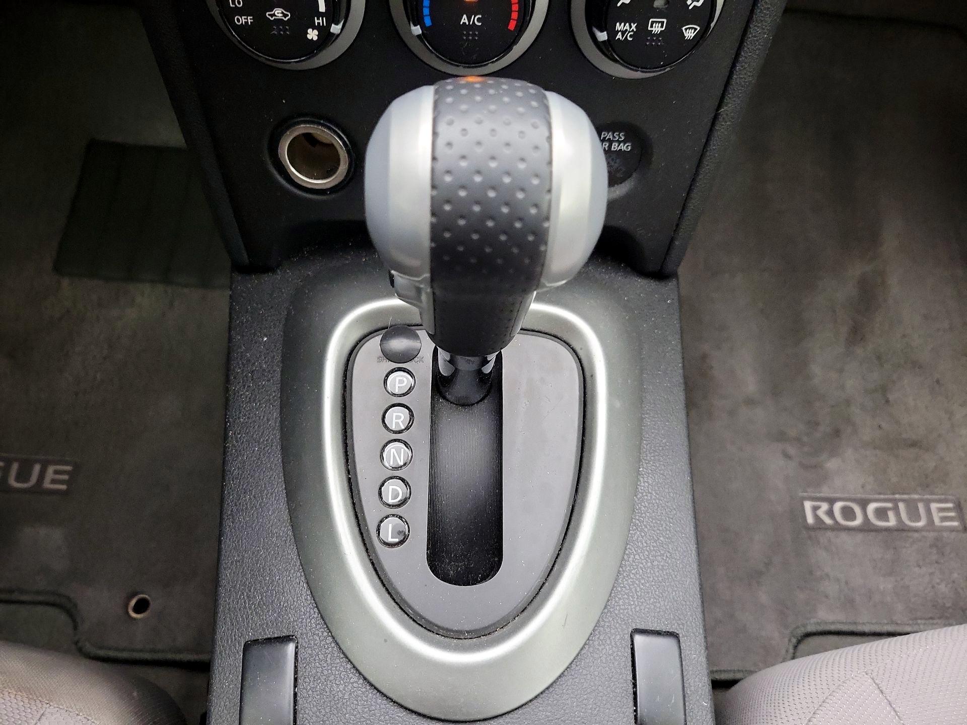 Thumbnail: 2015 Nissan Rogue - 17