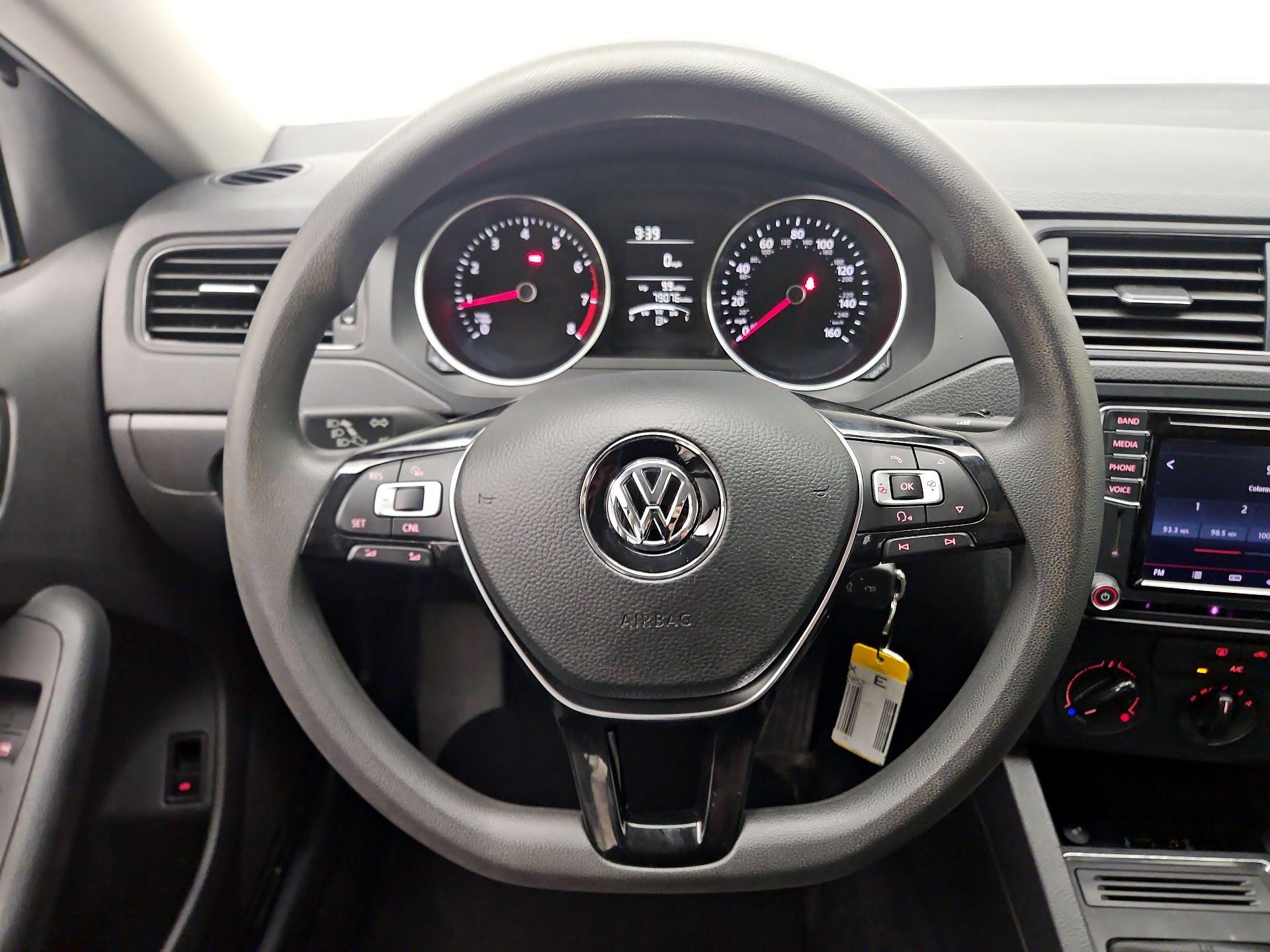 Thumbnail: 2016 Volkswagen Jetta - 10