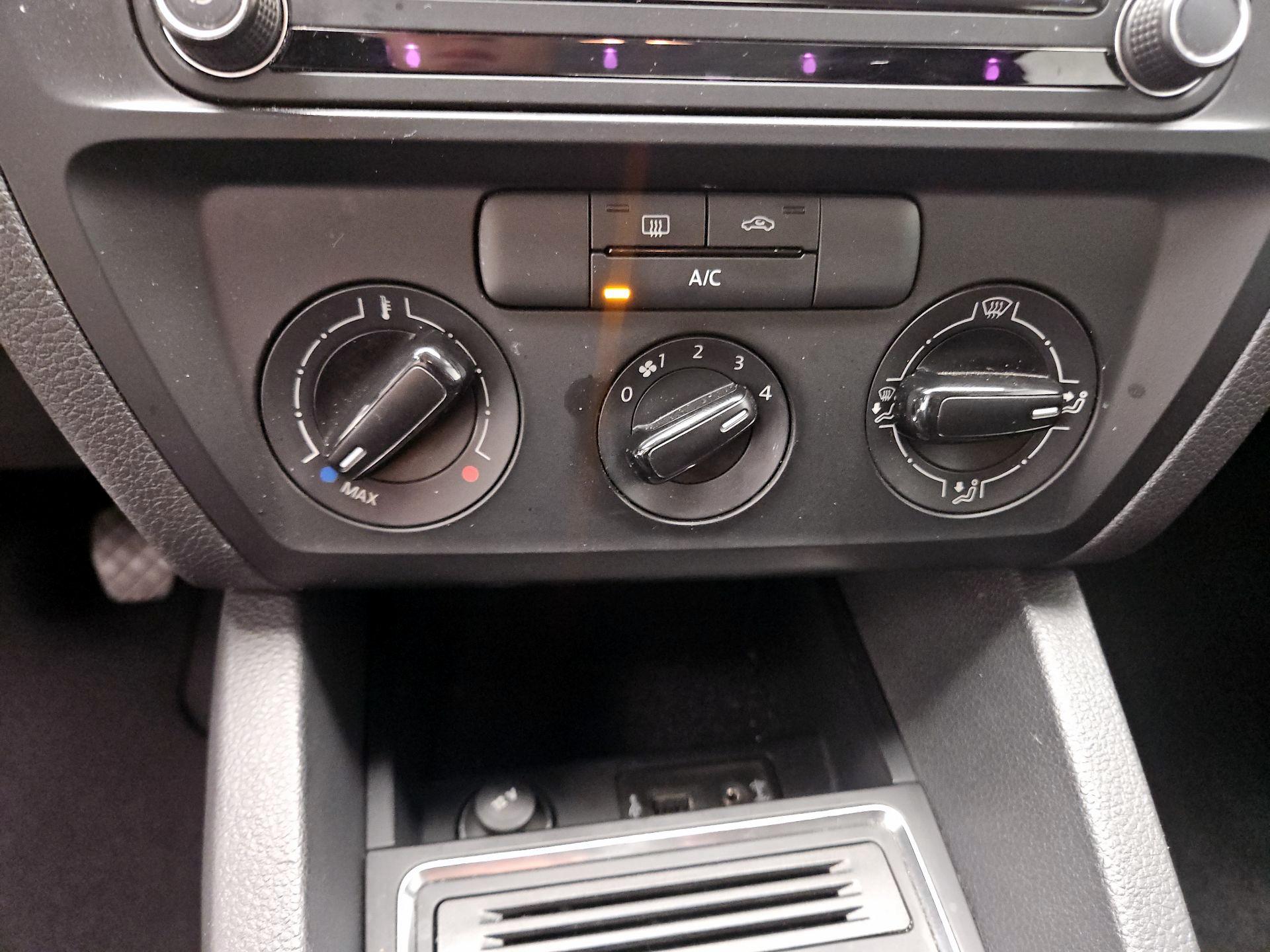 Thumbnail: 2016 Volkswagen Jetta - 16