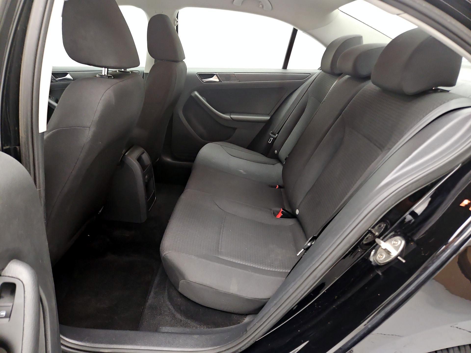 Thumbnail: 2016 Volkswagen Jetta - 19