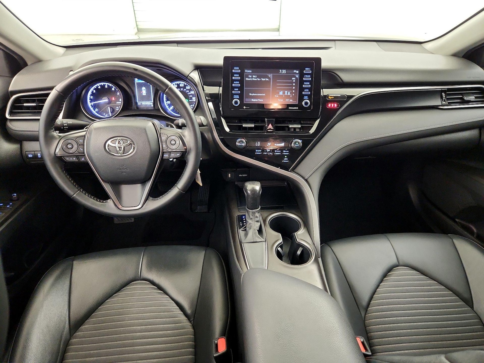 2021 Toyota Camry SE - Photo 10