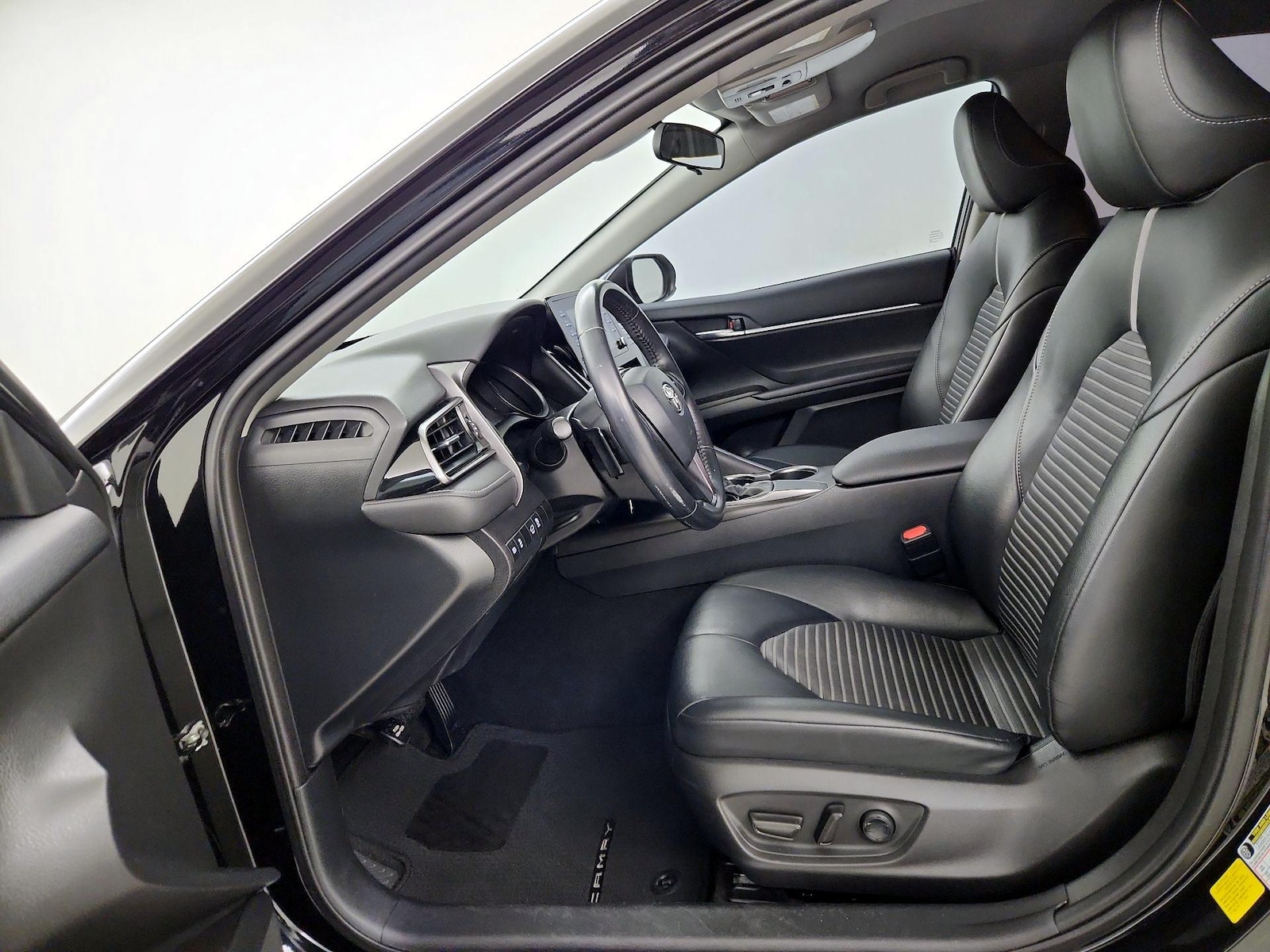 2021 Toyota Camry SE - Photo 12