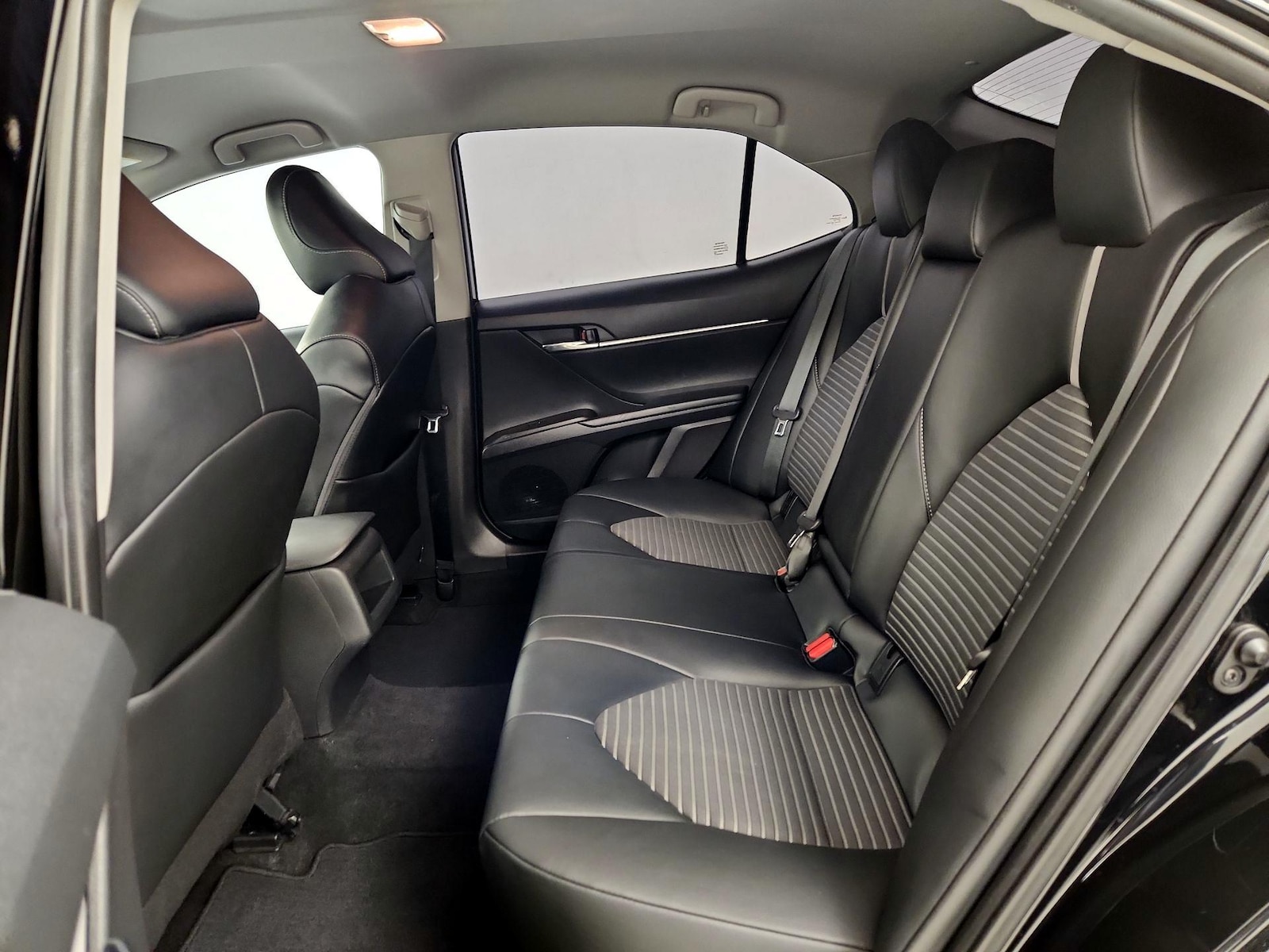2021 Toyota Camry SE - Photo 20