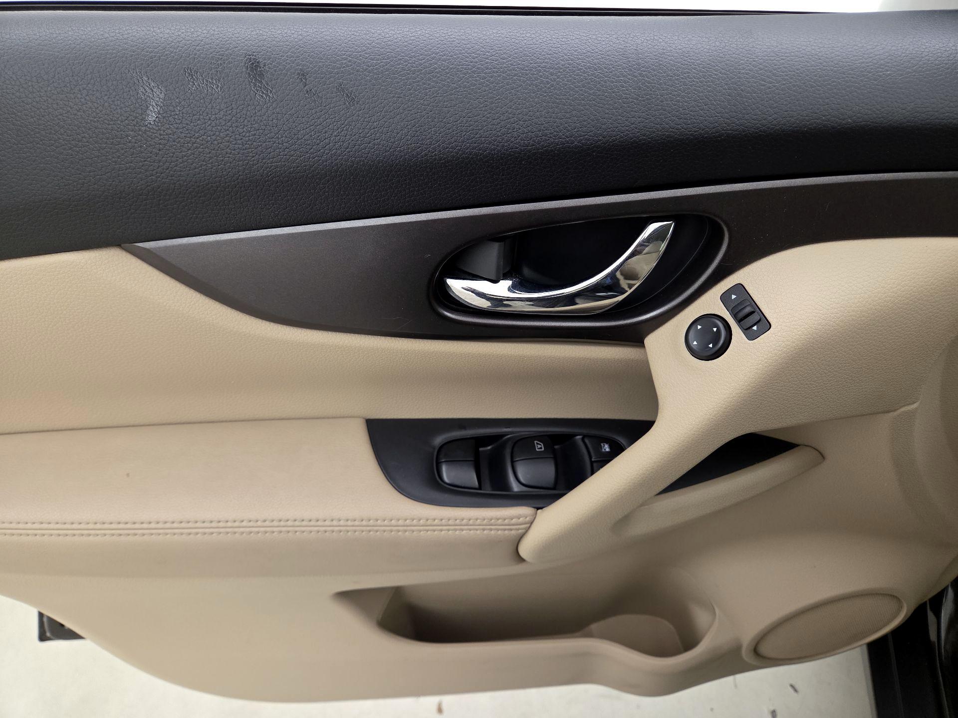 Thumbnail: 2014 Nissan Rogue - 12