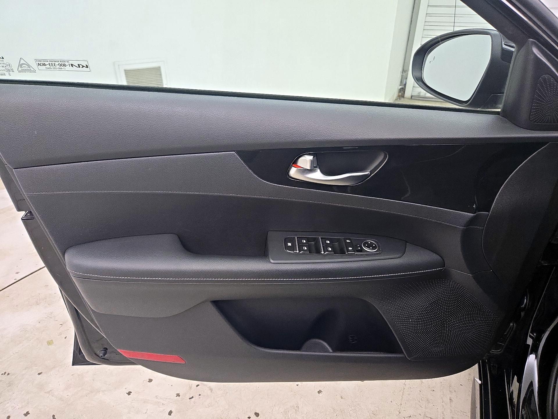 Thumbnail: 2022 Kia Forte - 12