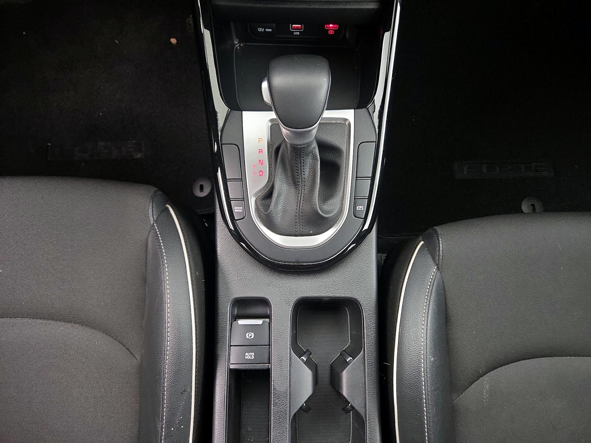 Thumbnail: 2022 Kia Forte - 16
