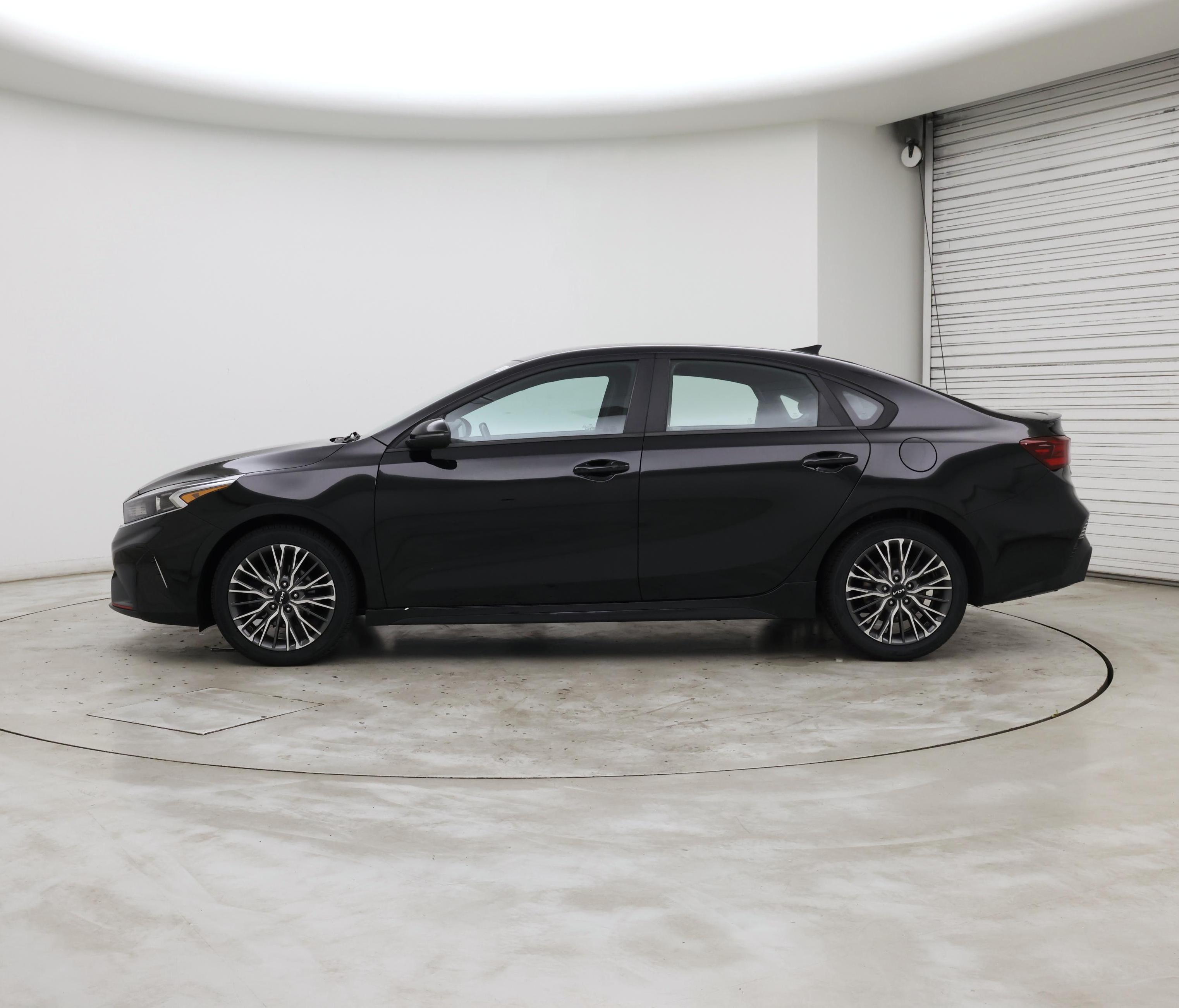 Thumbnail: 2022 Kia Forte - 3