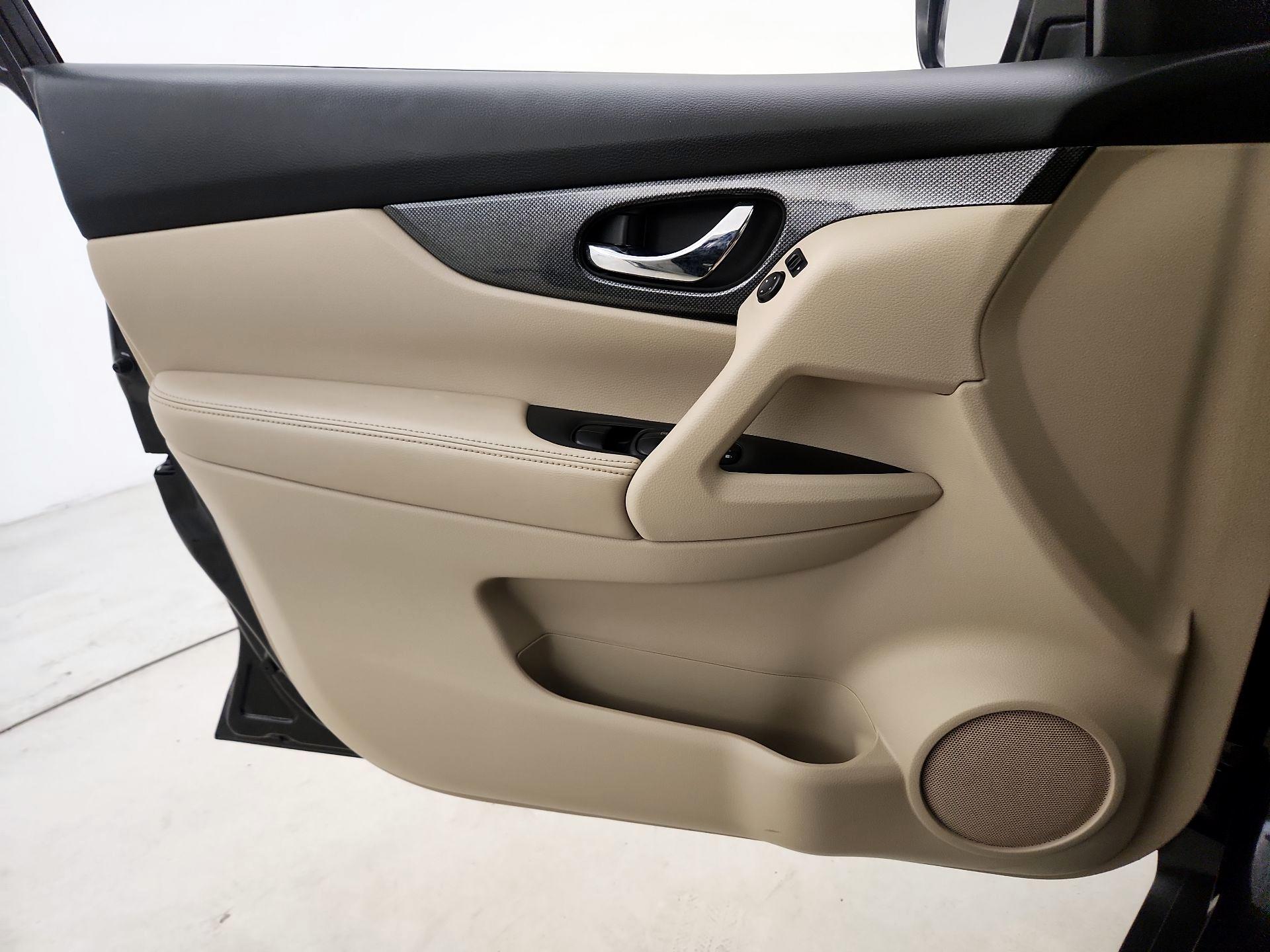 Thumbnail: 2015 Nissan Rogue - 12