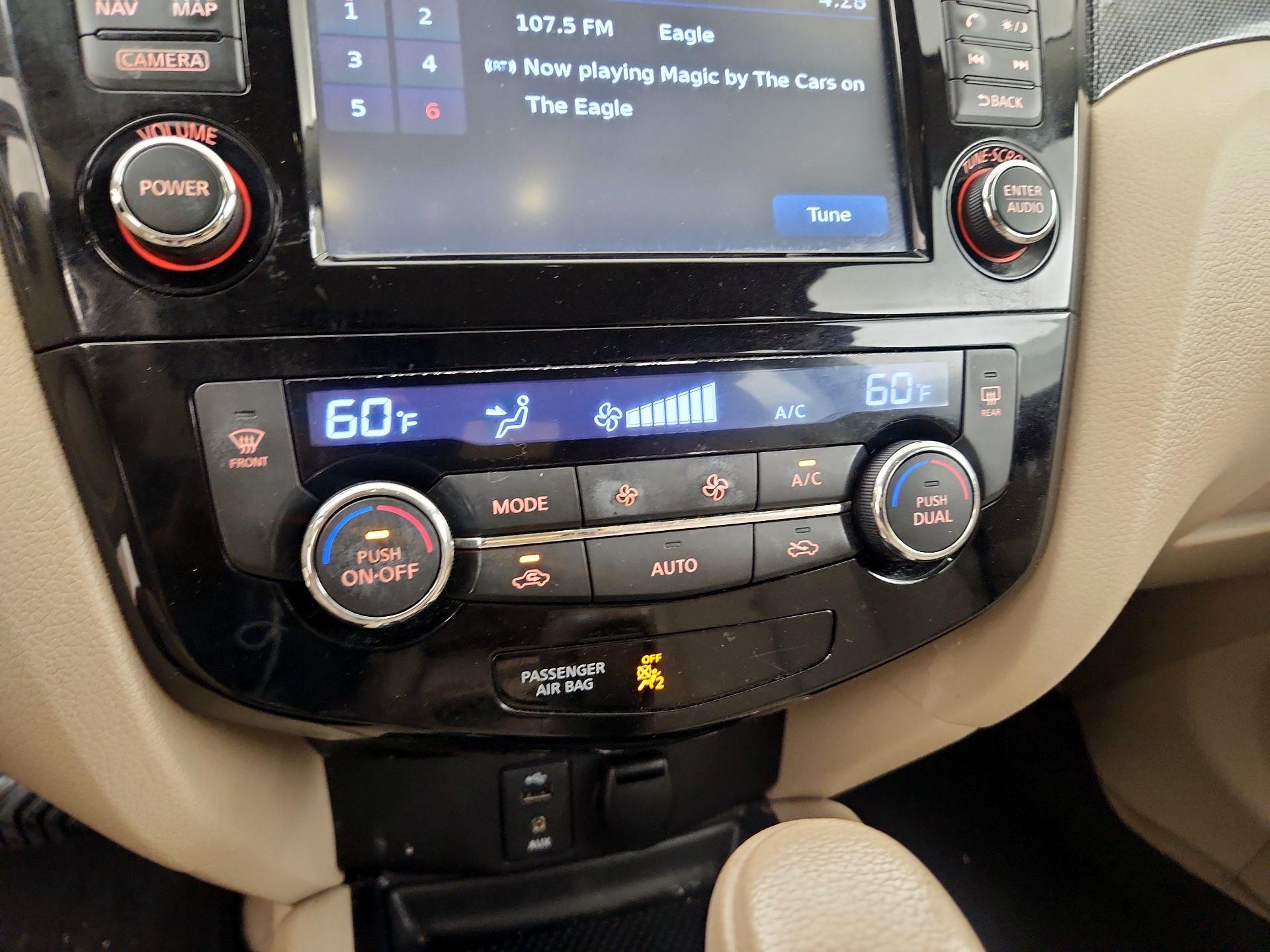 Thumbnail: 2015 Nissan Rogue - 16