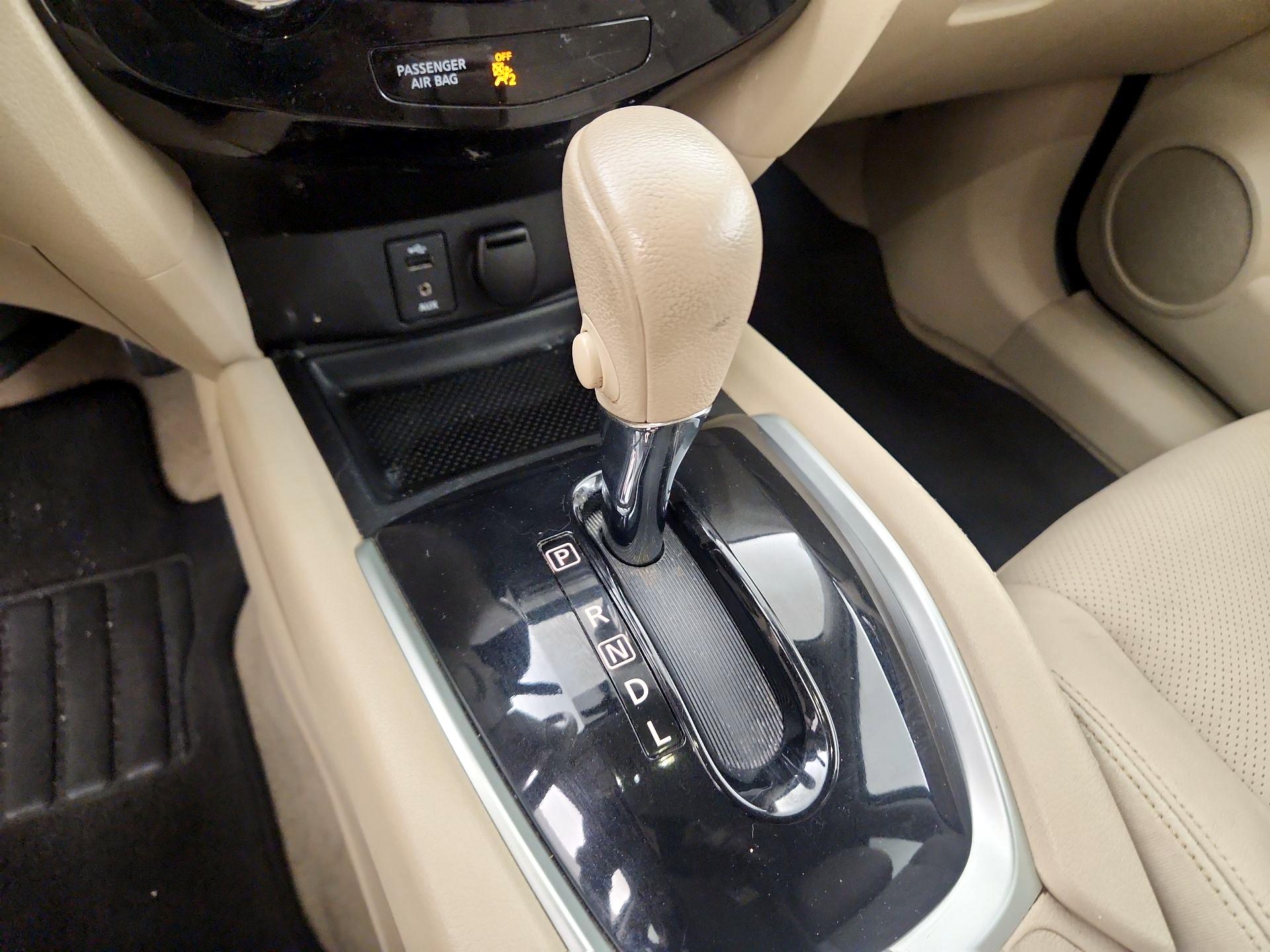 Thumbnail: 2015 Nissan Rogue - 17